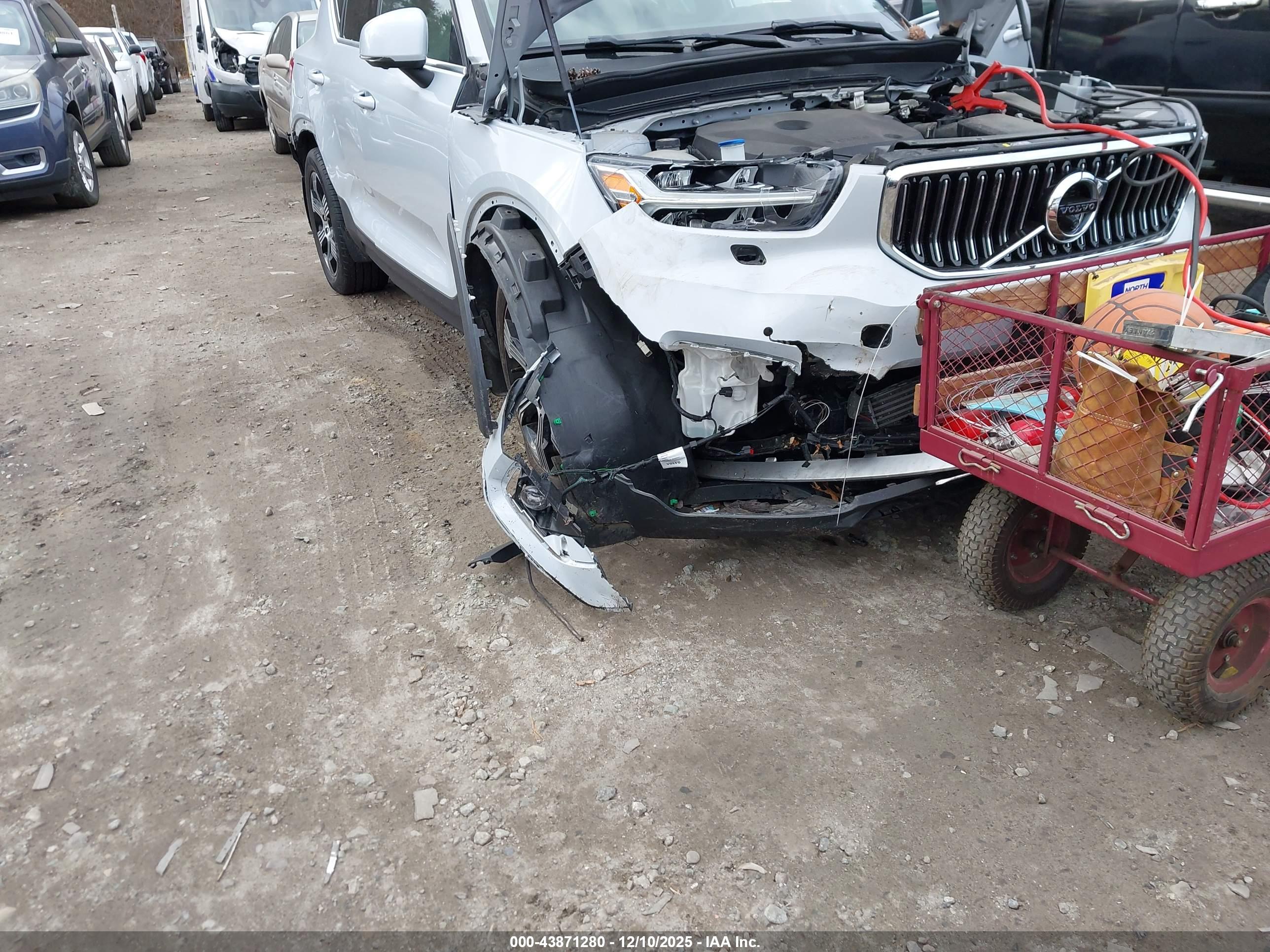 VOLVO XC40 image 6