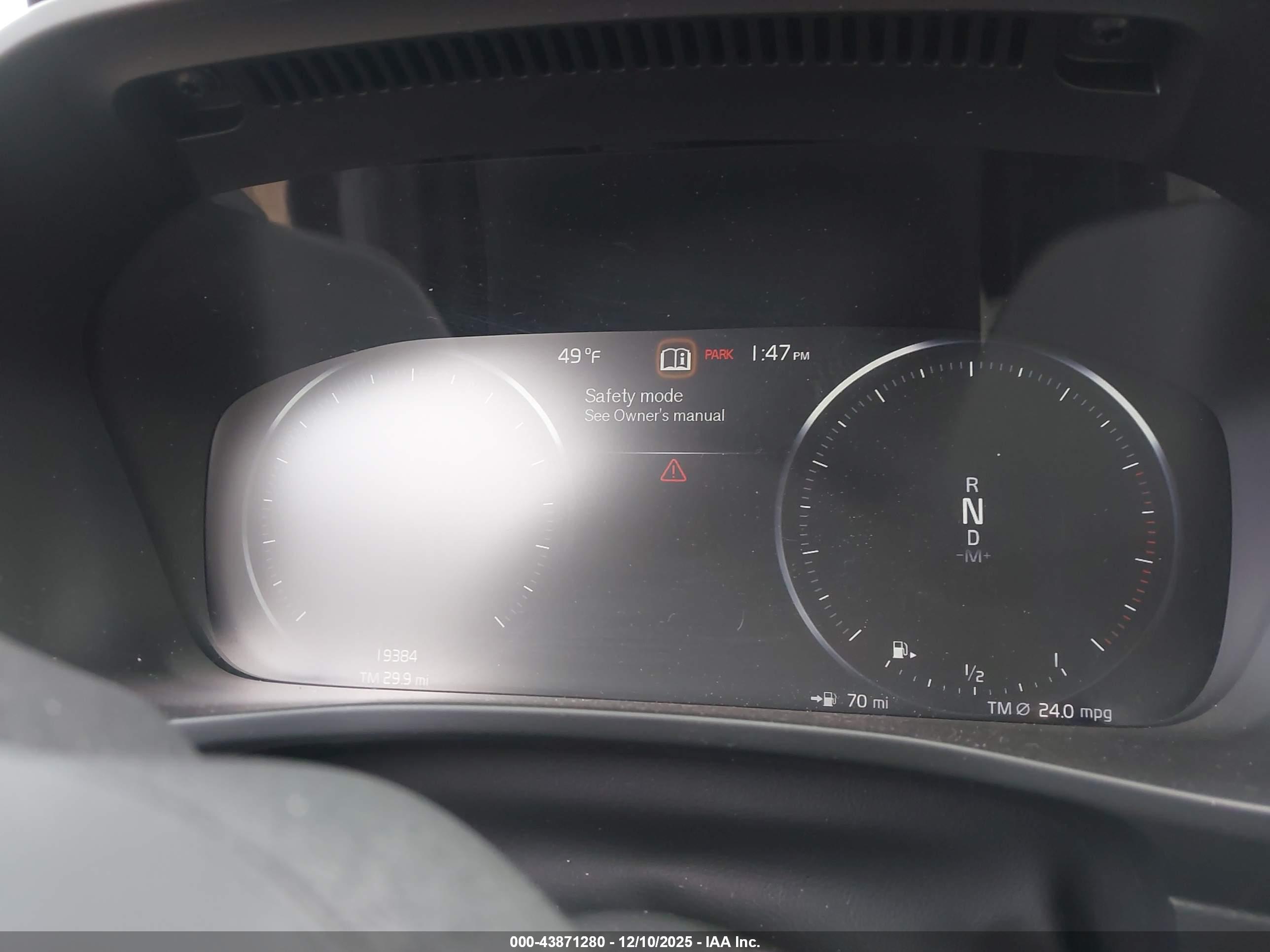 VOLVO XC40 image 7
