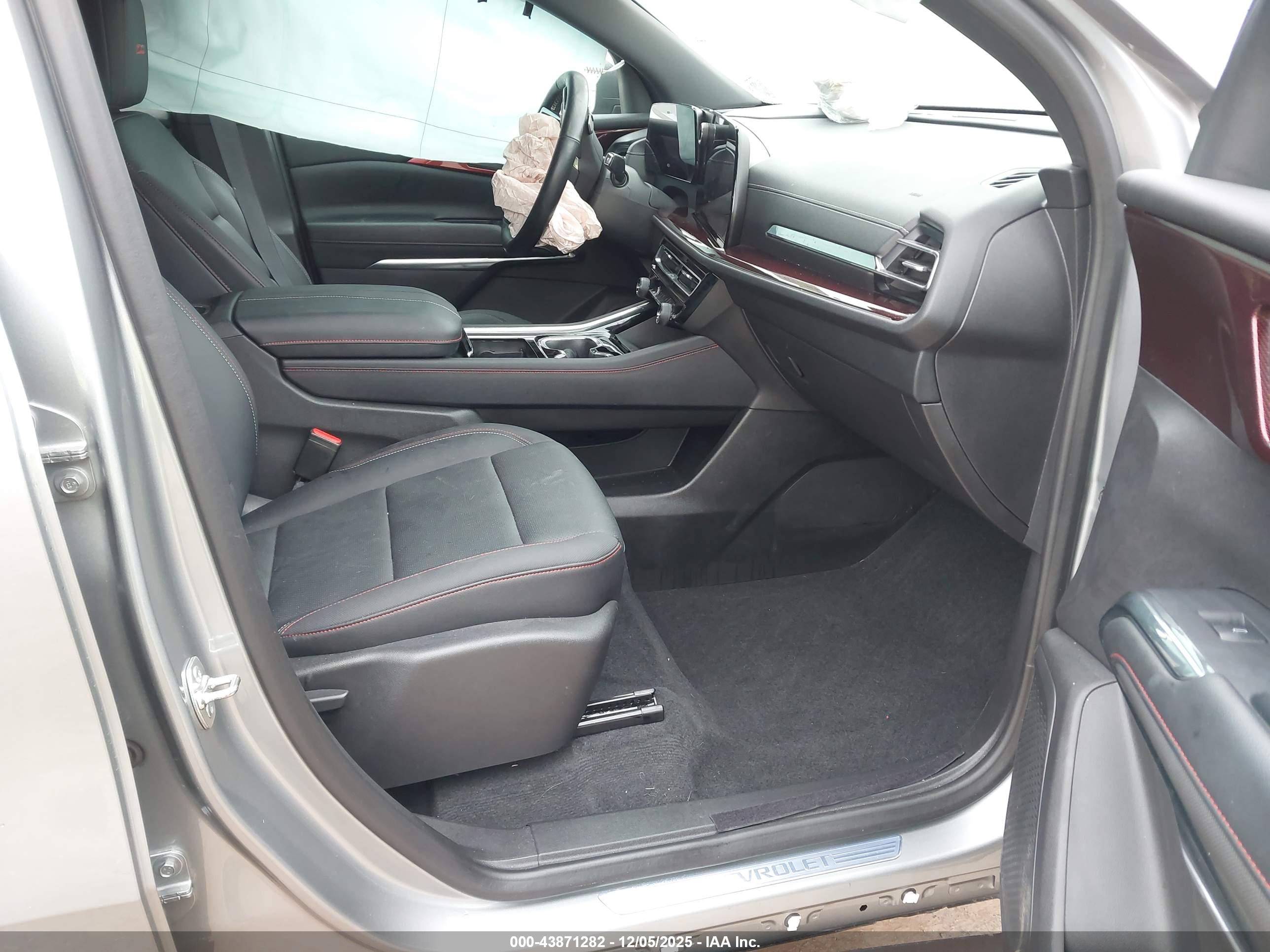 CHEVROLET TRAVERSE image 5