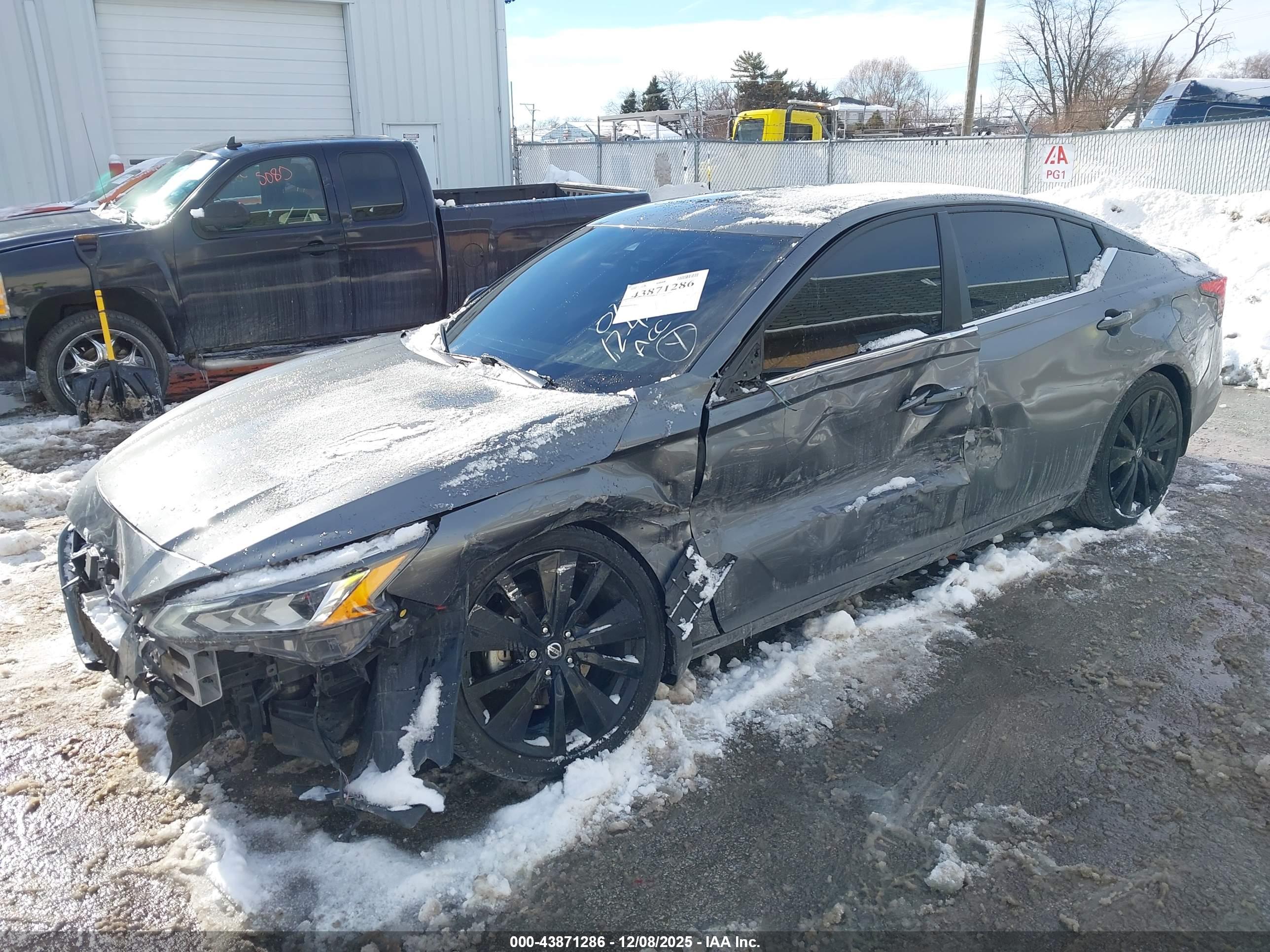 NISSAN ALTIMA image 2