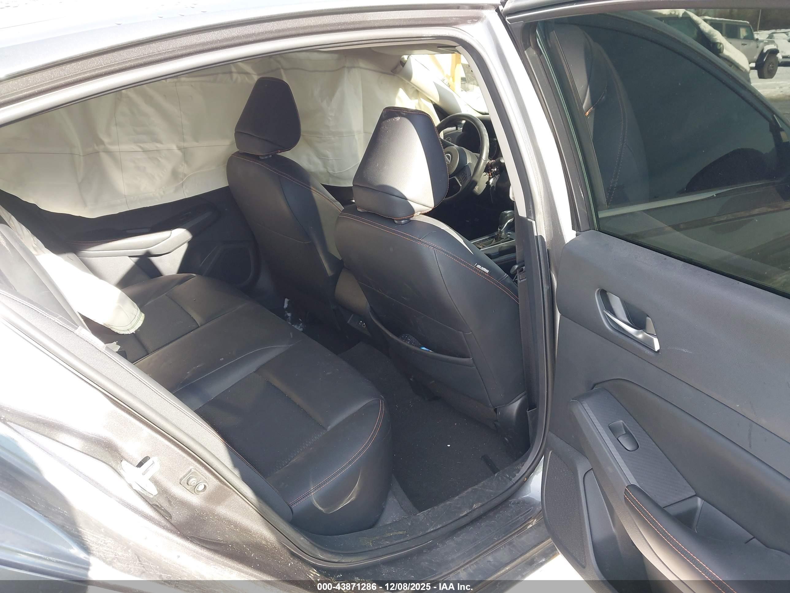 NISSAN ALTIMA image 8