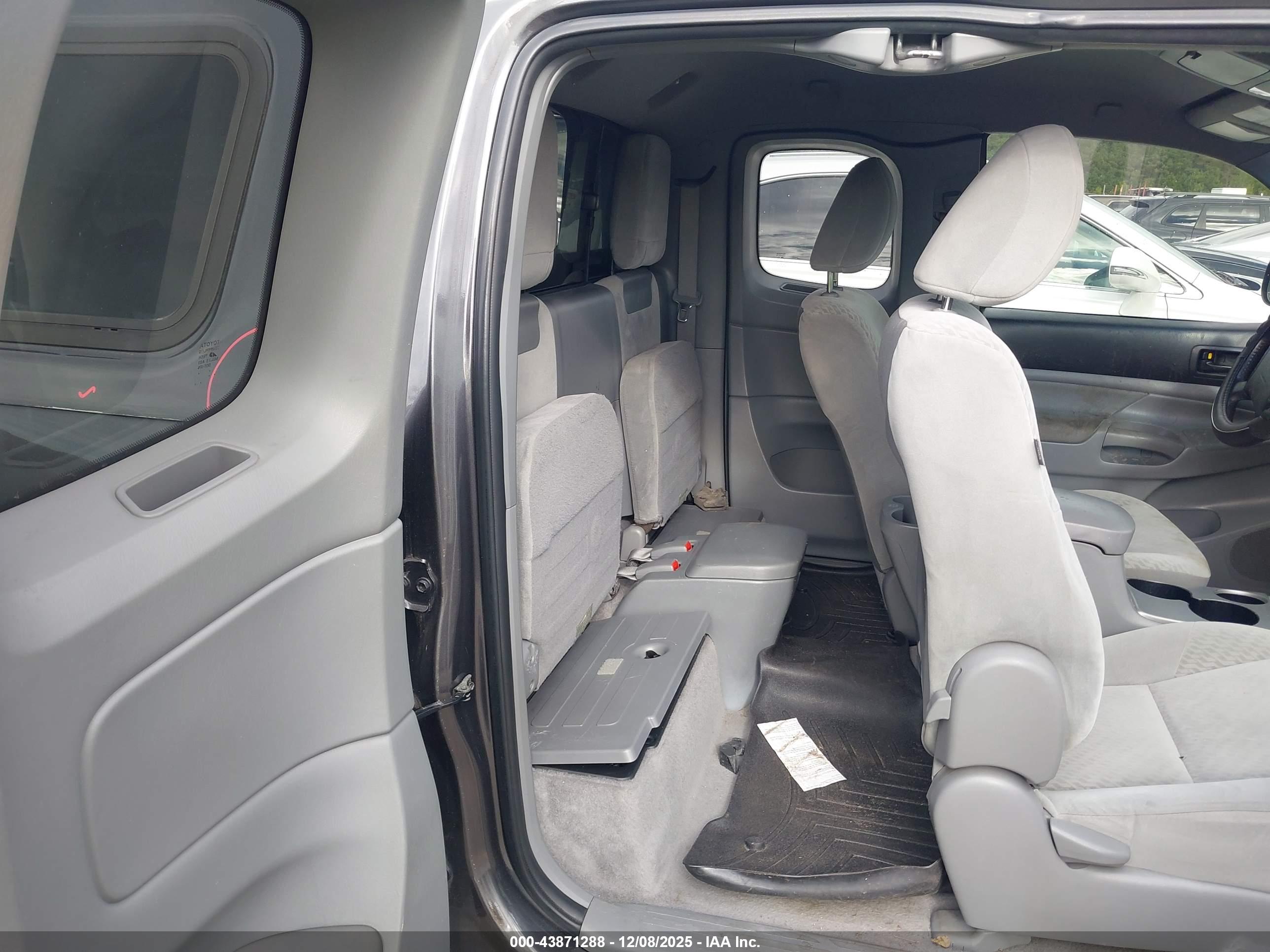 TOYOTA TACOMA image 8