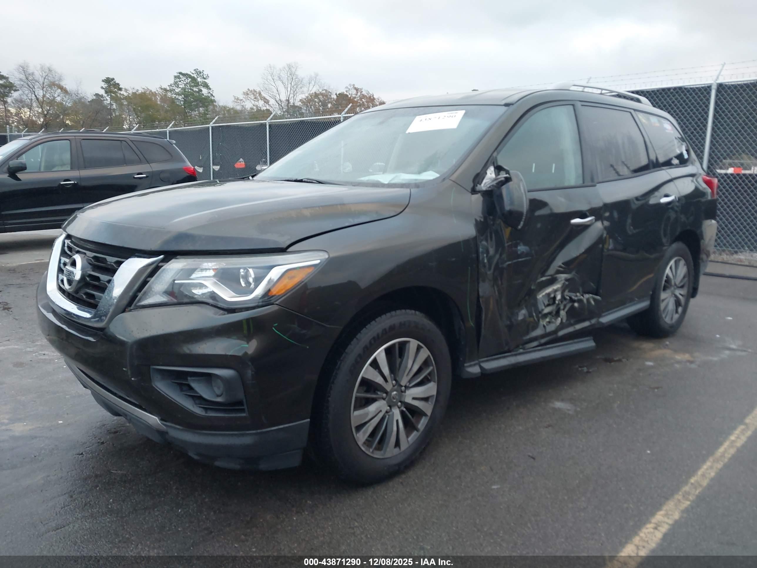 NISSAN PATHFINDER image 2