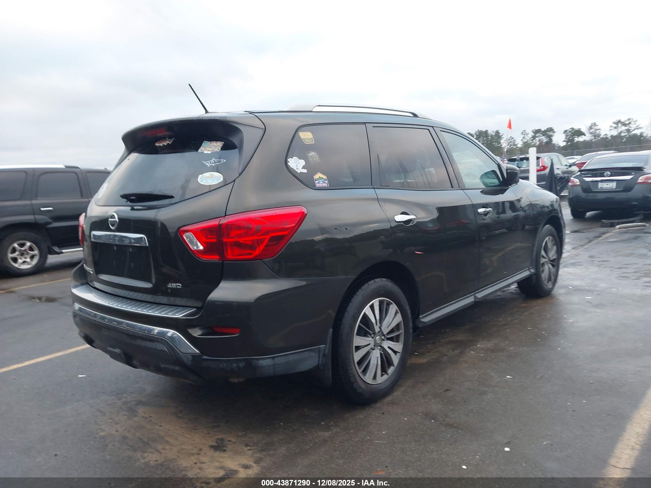 NISSAN PATHFINDER image 4