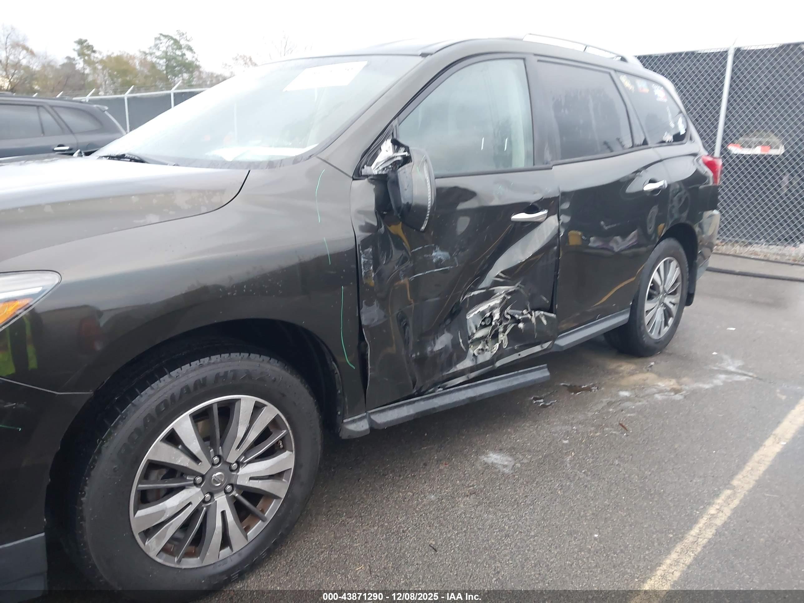 NISSAN PATHFINDER image 6