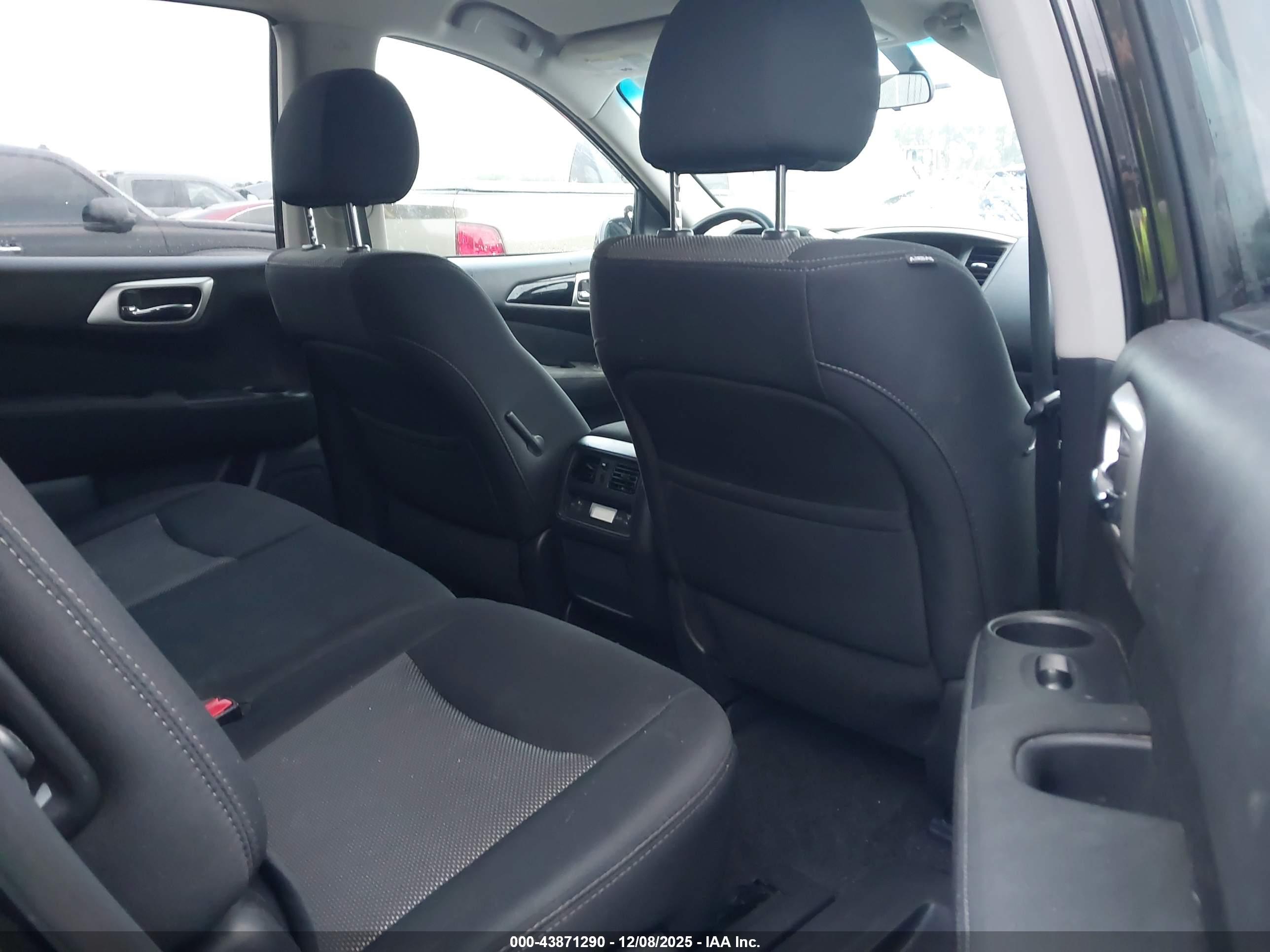NISSAN PATHFINDER image 8