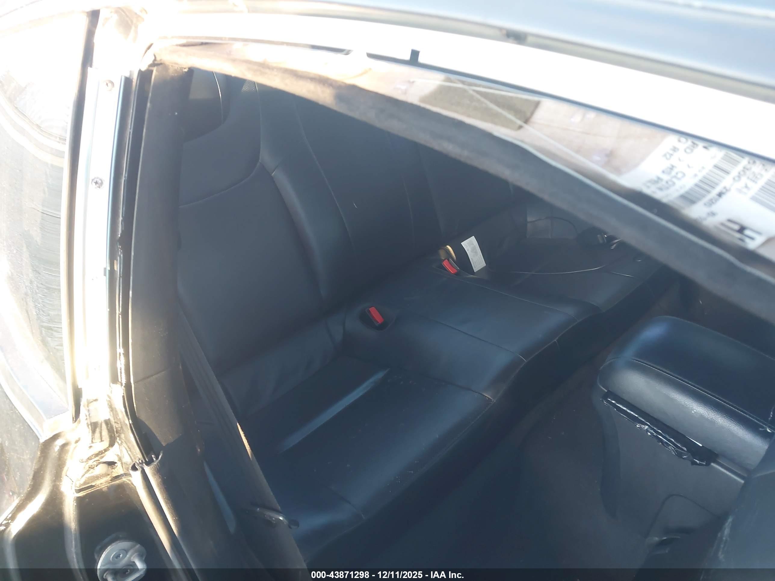 HYUNDAI GENESIS image 8