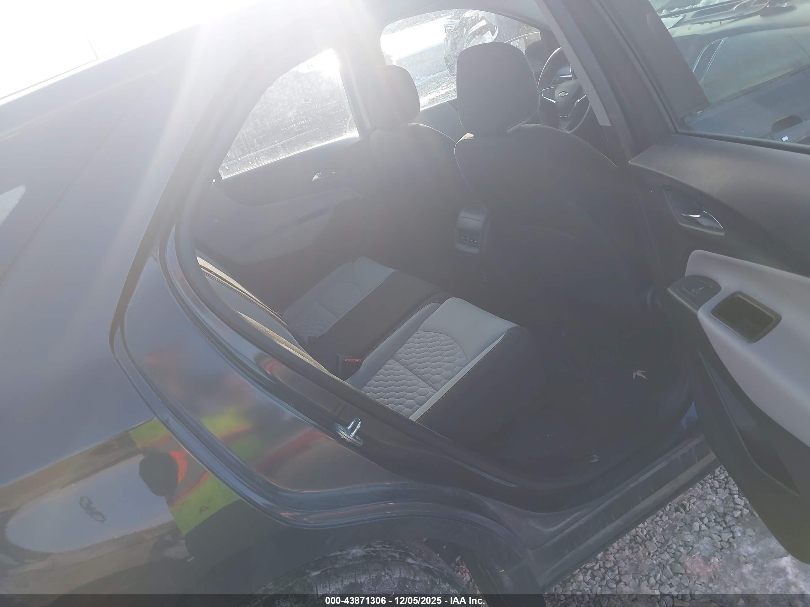 CHEVROLET EQUINOX image 8