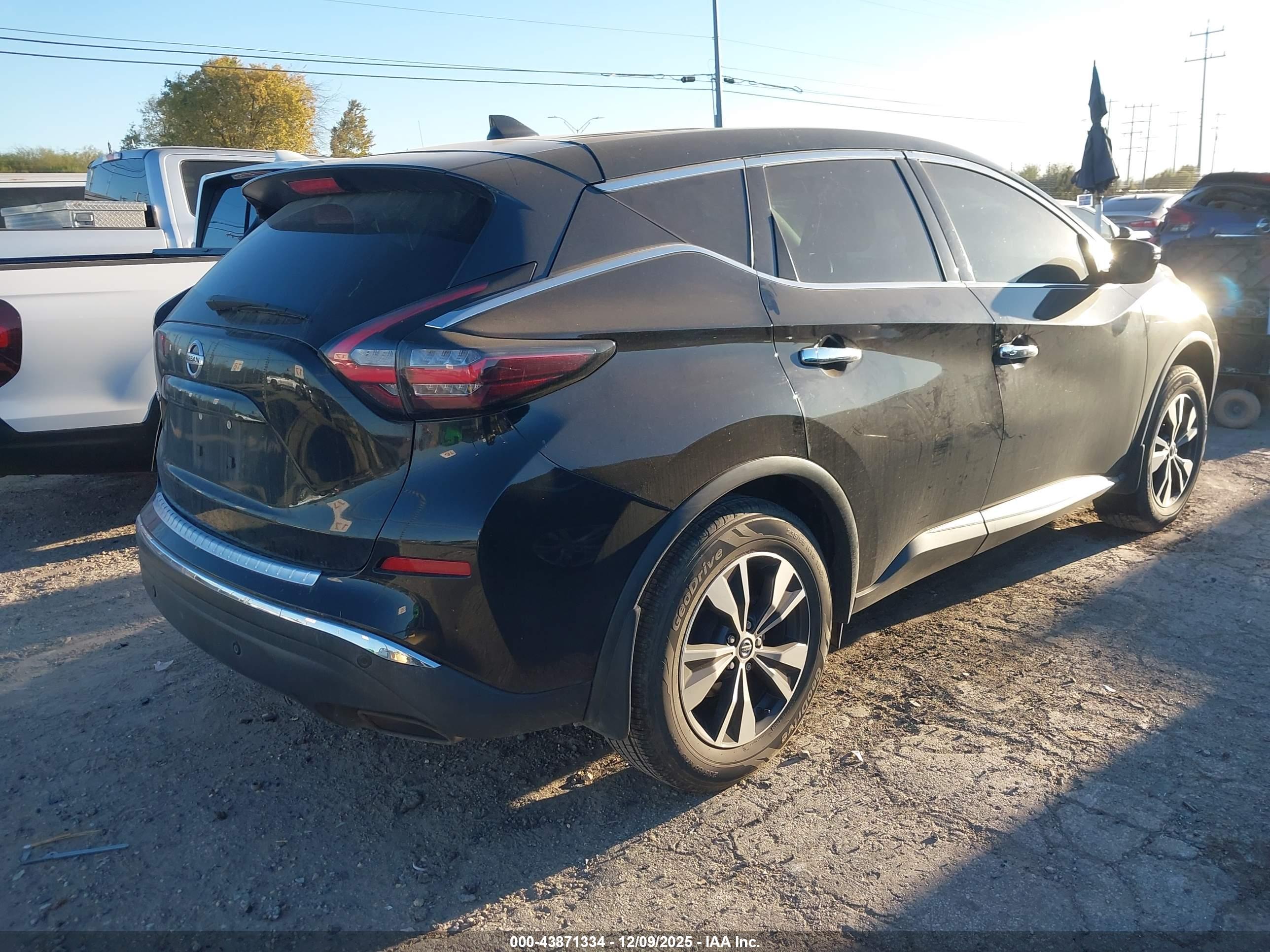 NISSAN MURANO image 4
