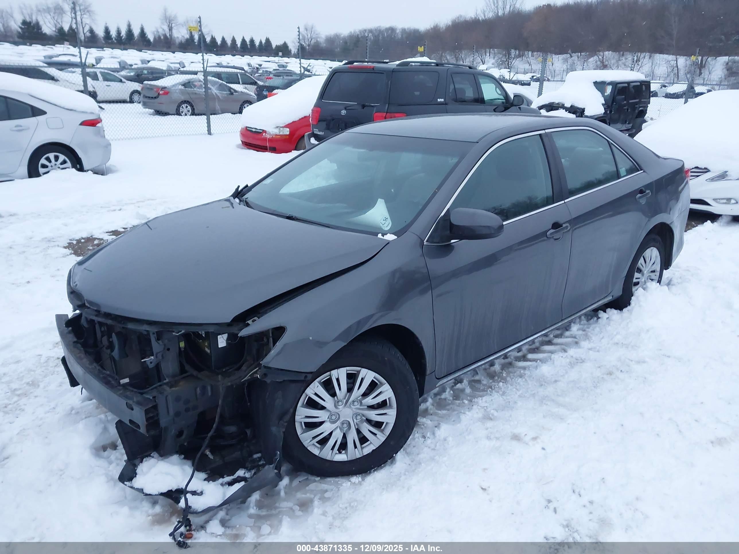 TOYOTA CAMRY image 2