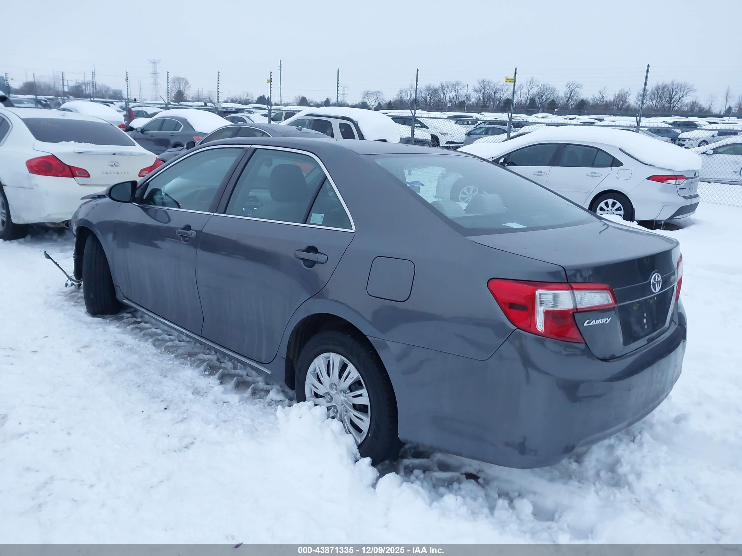 TOYOTA CAMRY image 3