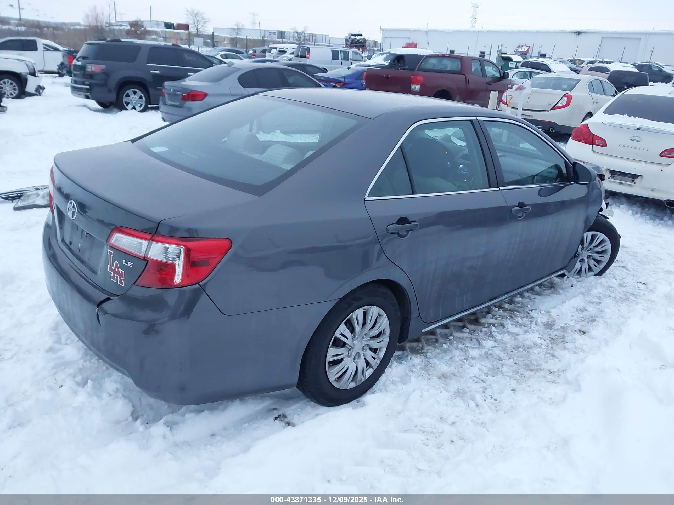 TOYOTA CAMRY image 4