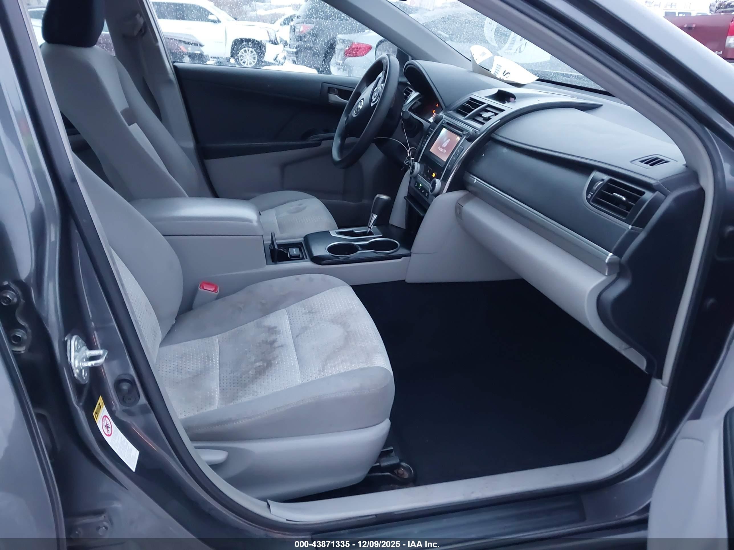 TOYOTA CAMRY image 5