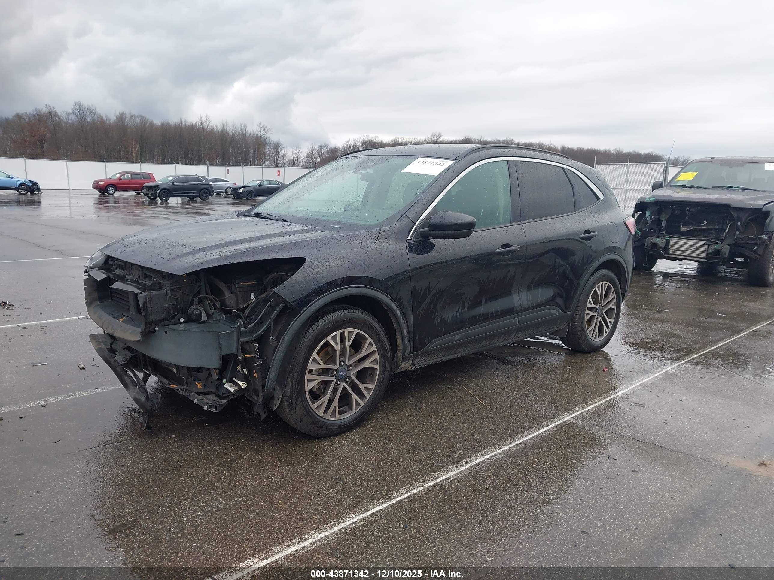 FORD ESCAPE image 2