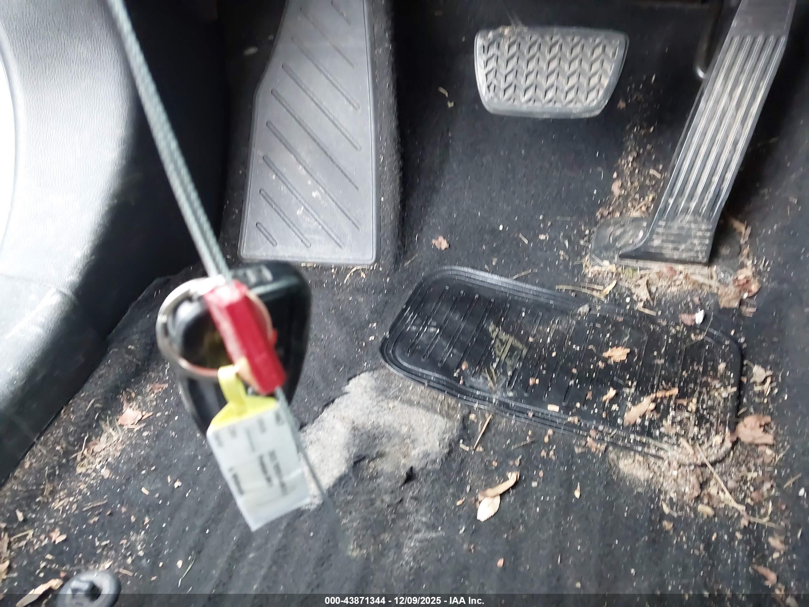 TOYOTA RAV4 image 11