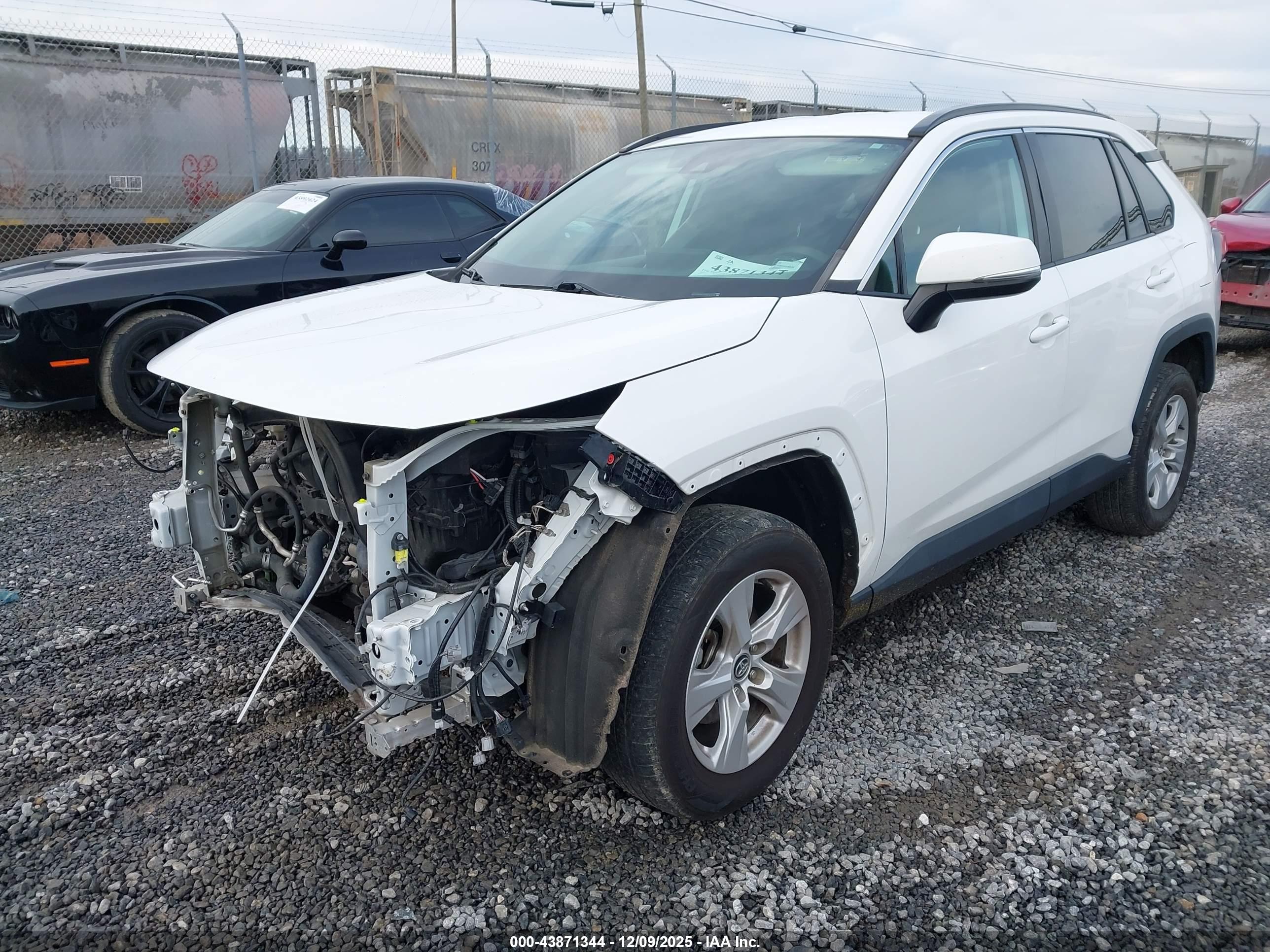 TOYOTA RAV4 image 2