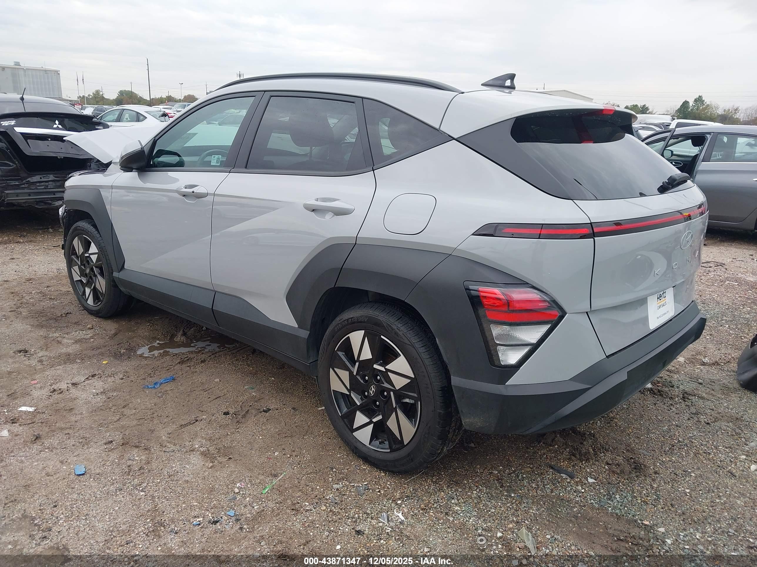 HYUNDAI KONA image 3