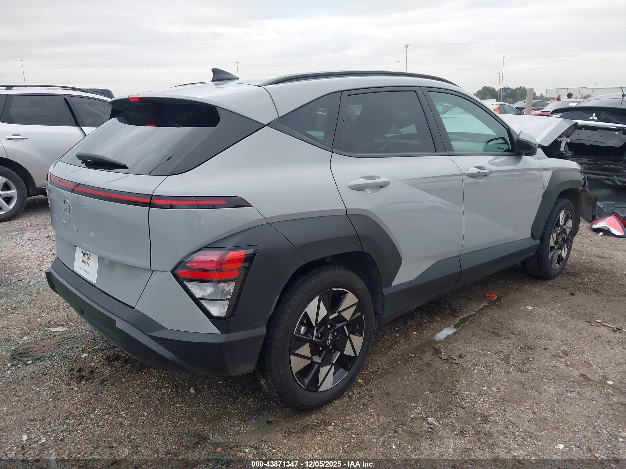 HYUNDAI KONA image 4