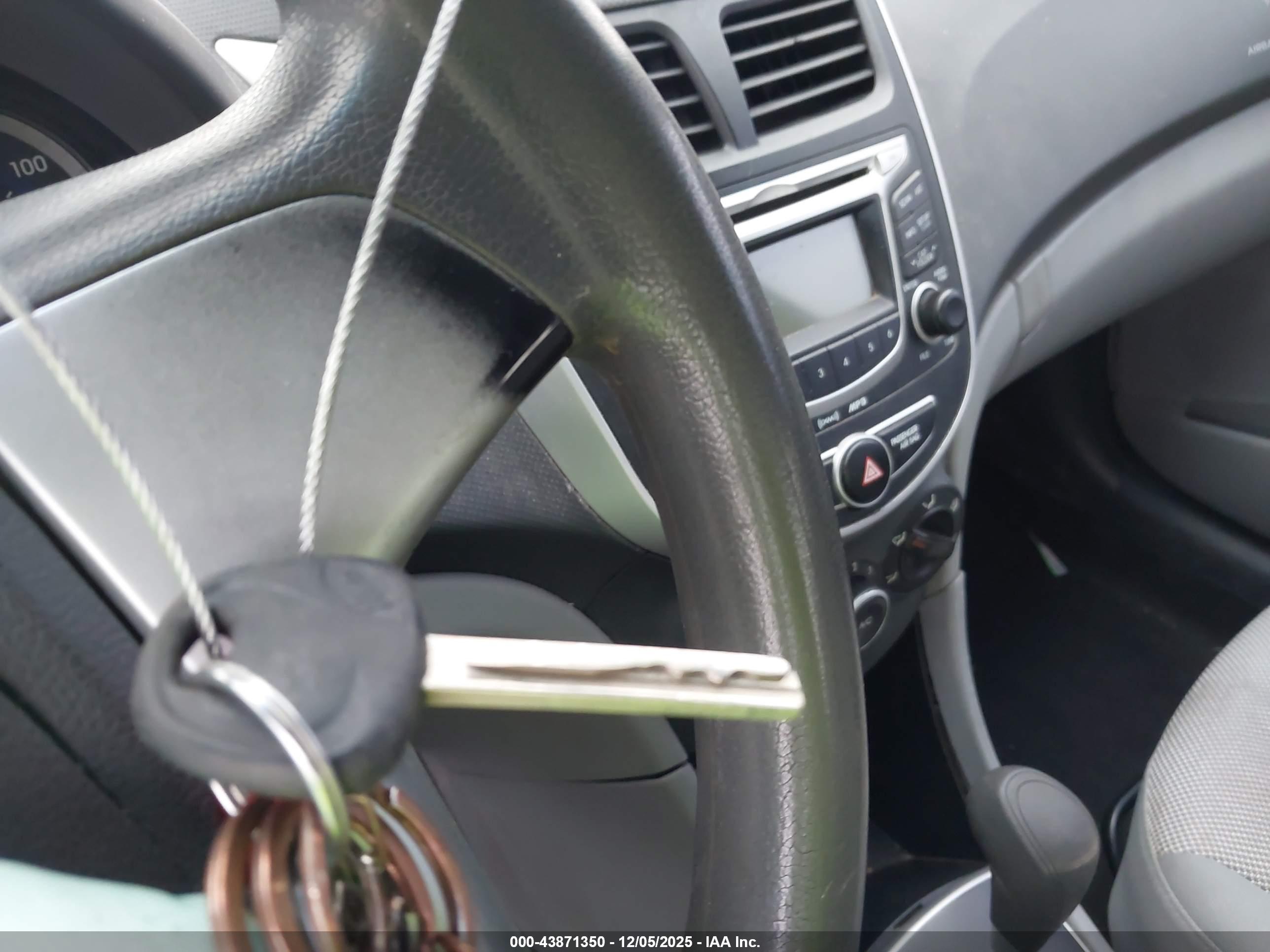 HYUNDAI ACCENT image 11