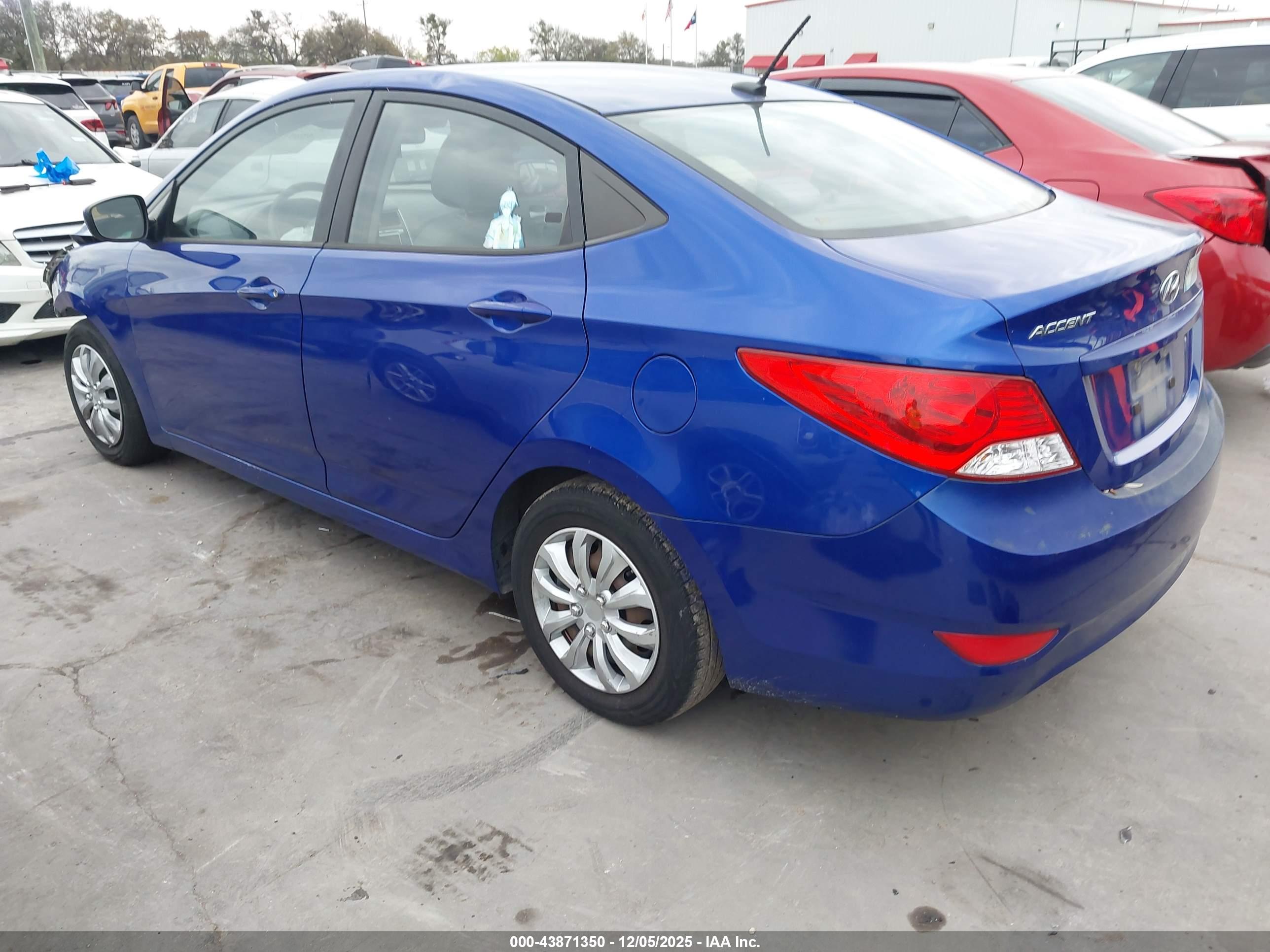 HYUNDAI ACCENT image 3