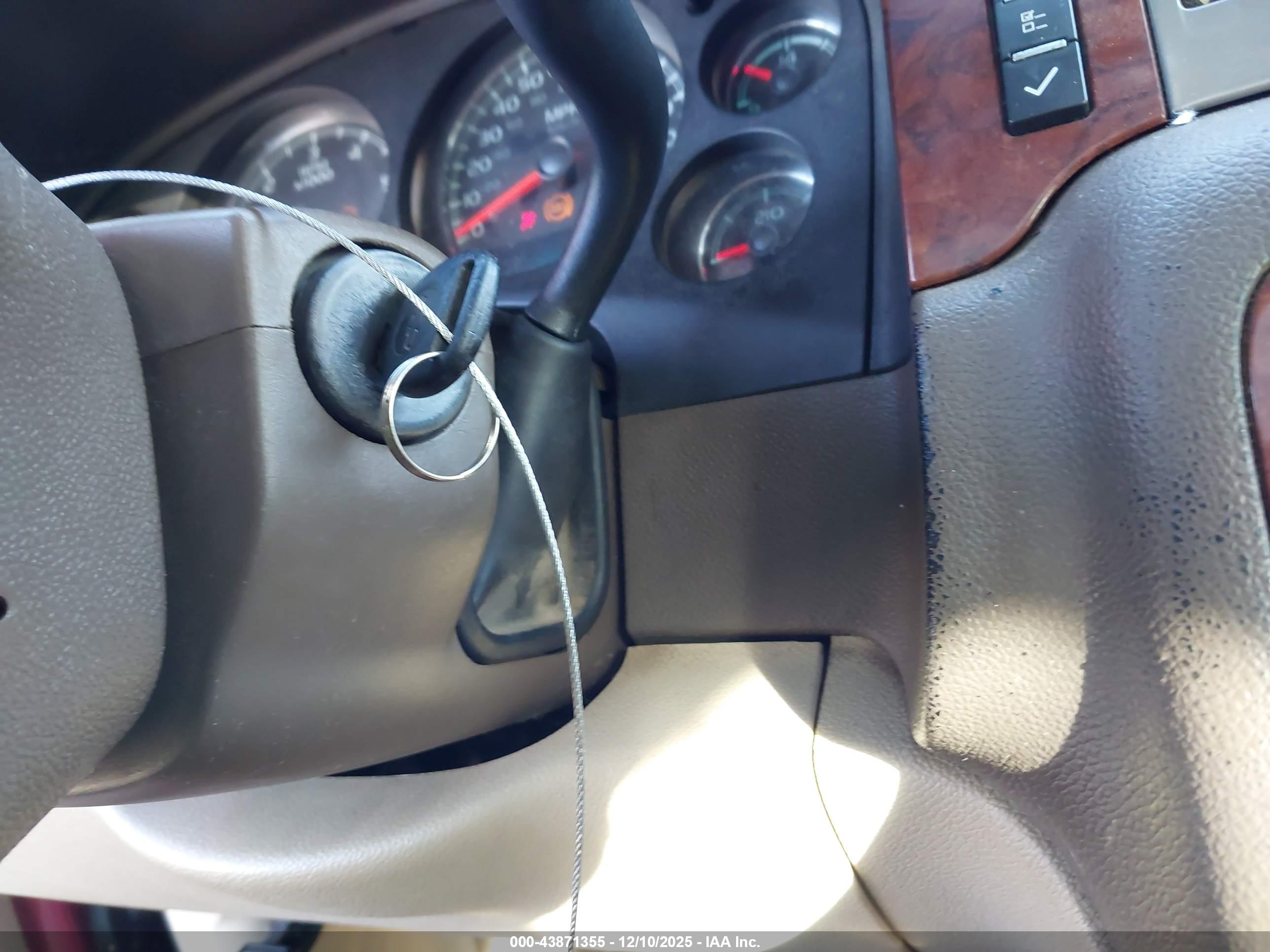 CHEVROLET SUBURBAN image 11