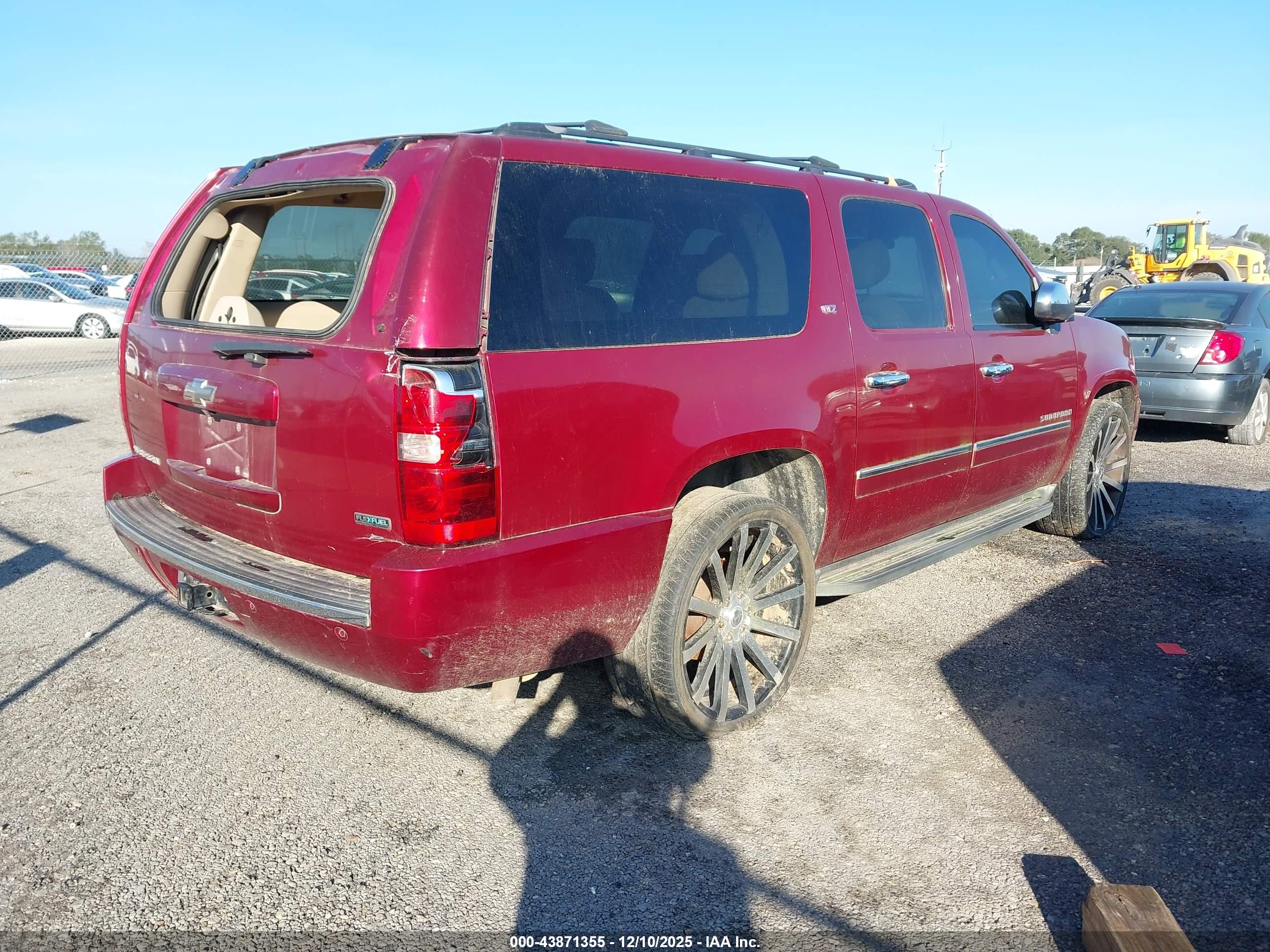 CHEVROLET SUBURBAN image 4