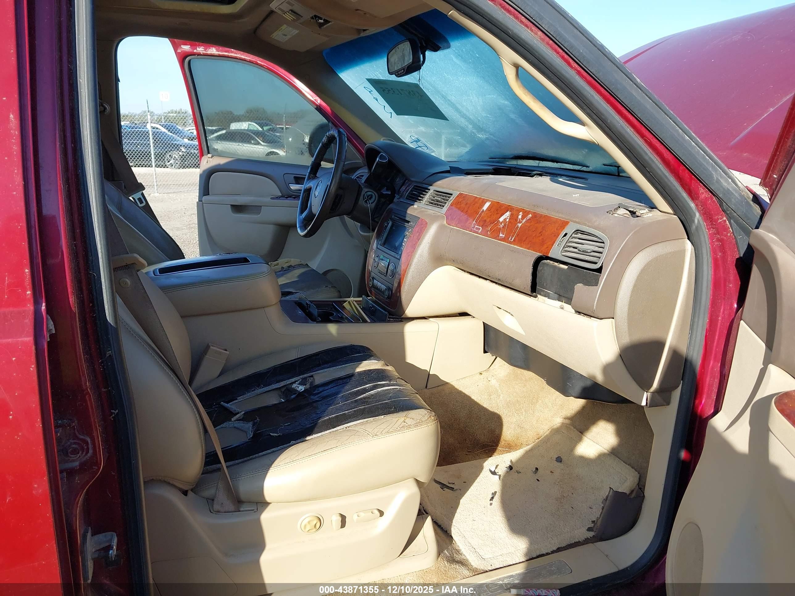 CHEVROLET SUBURBAN image 5