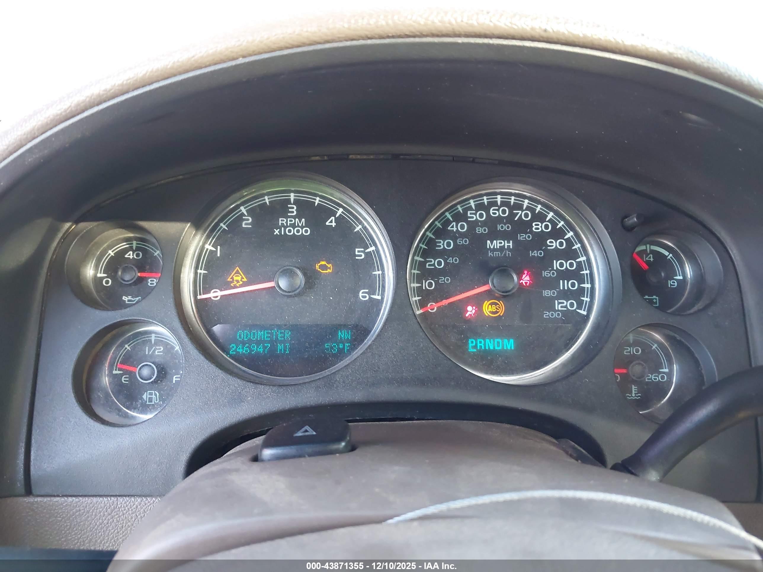 CHEVROLET SUBURBAN image 7