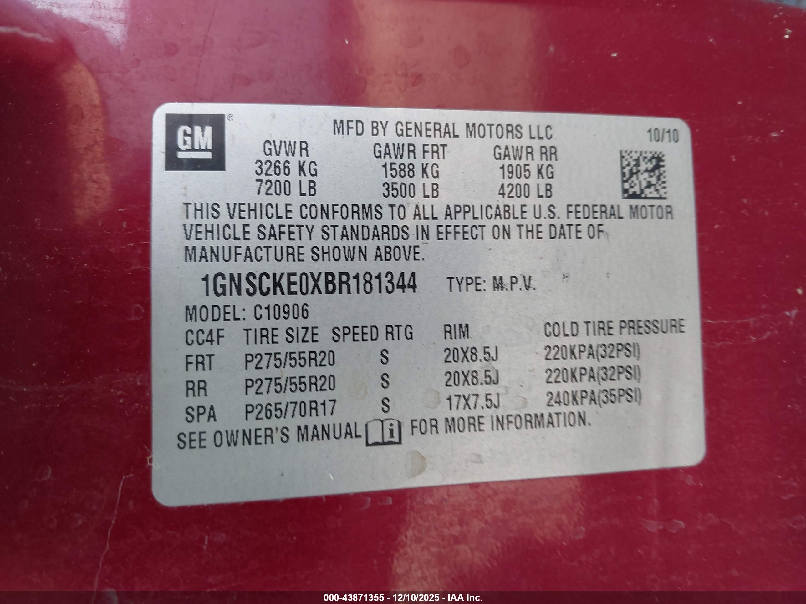 CHEVROLET SUBURBAN image 9