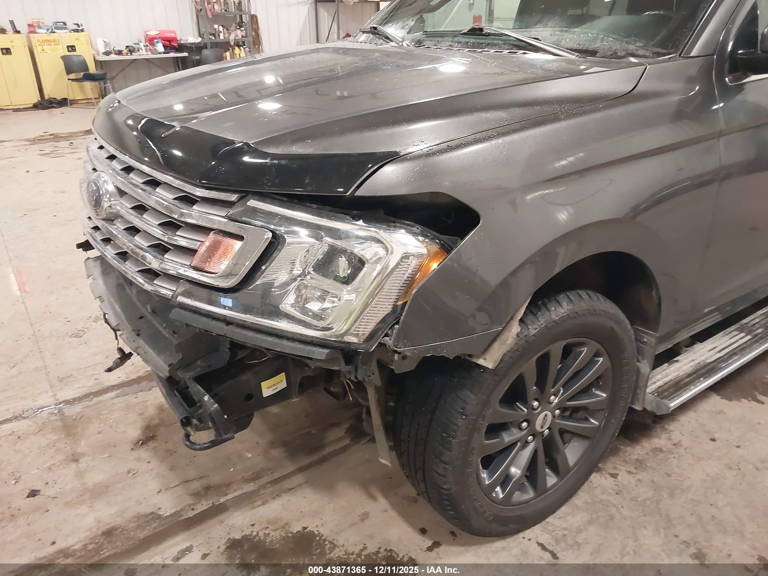 FORD EXPEDITION image 6