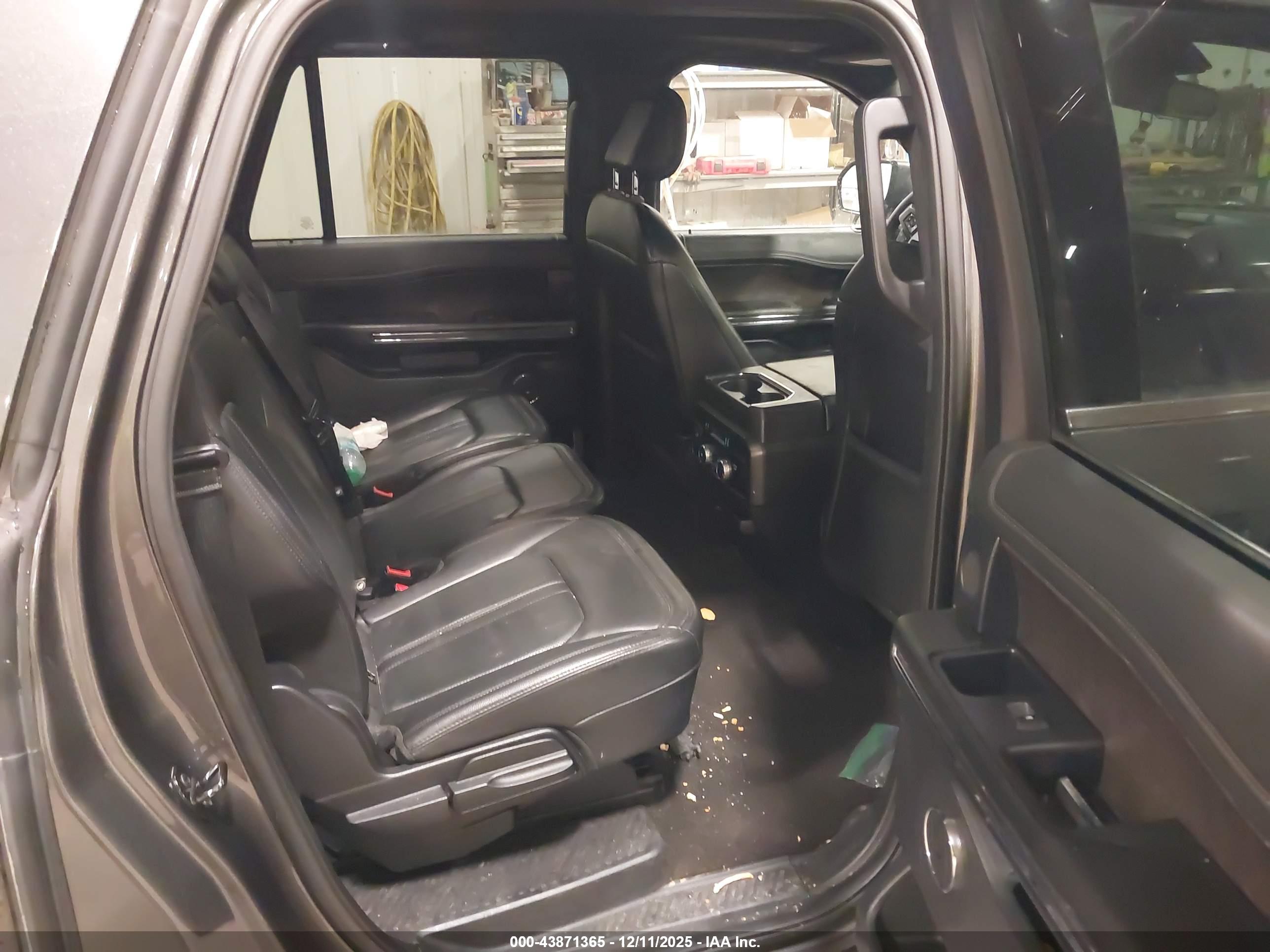 FORD EXPEDITION image 8