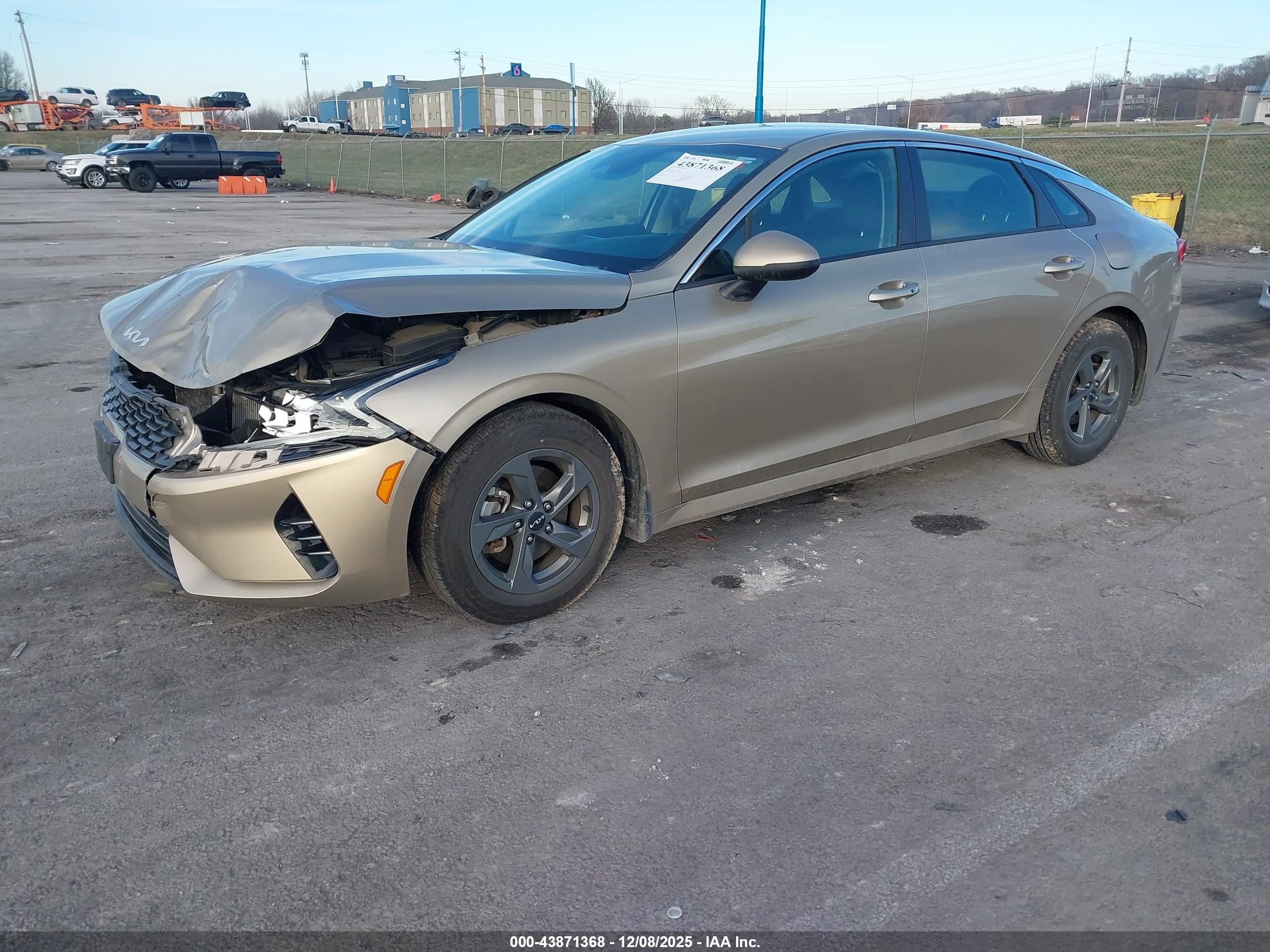 KIA K5 image 2