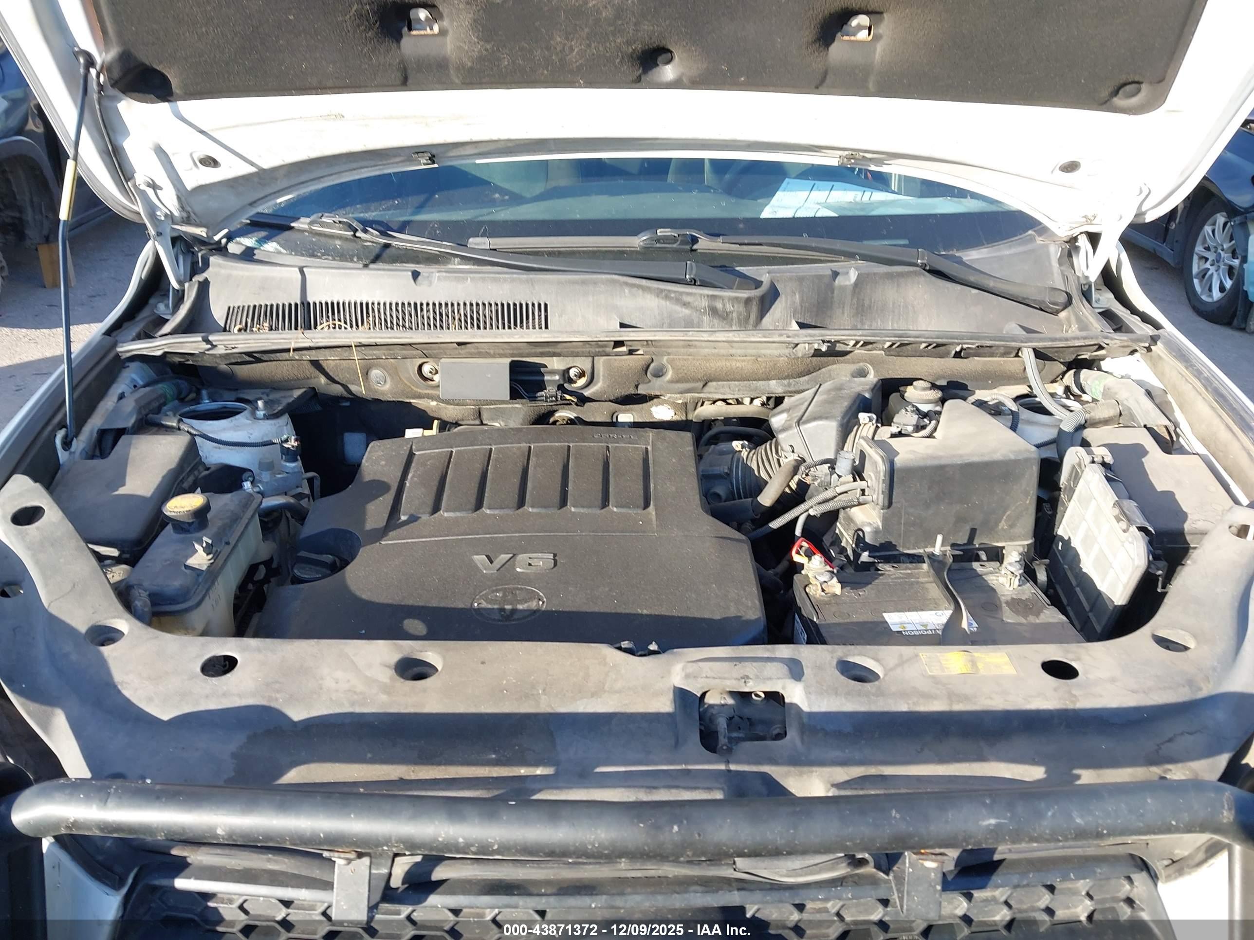TOYOTA RAV4 image 10