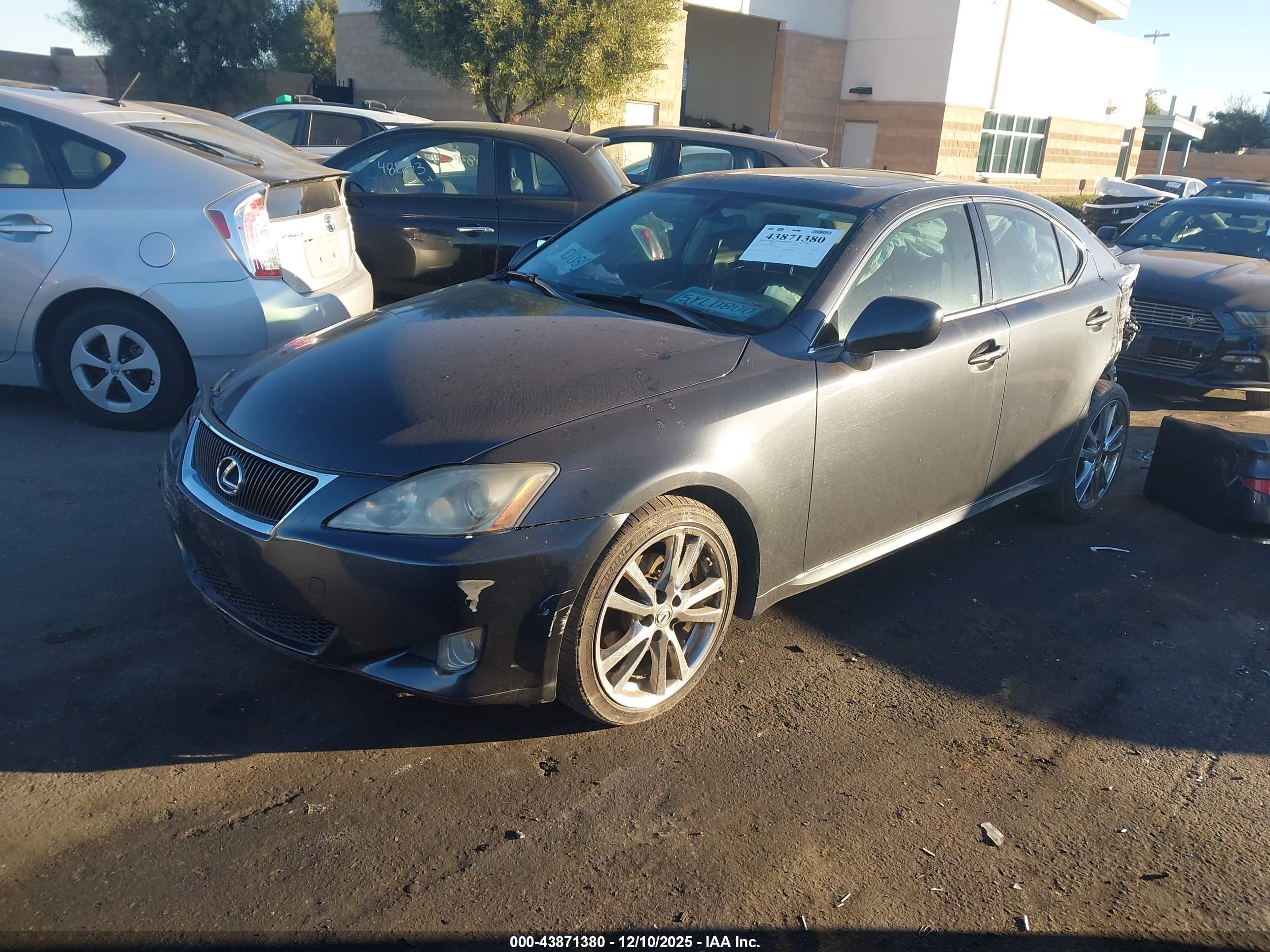 LEXUS IS image 2