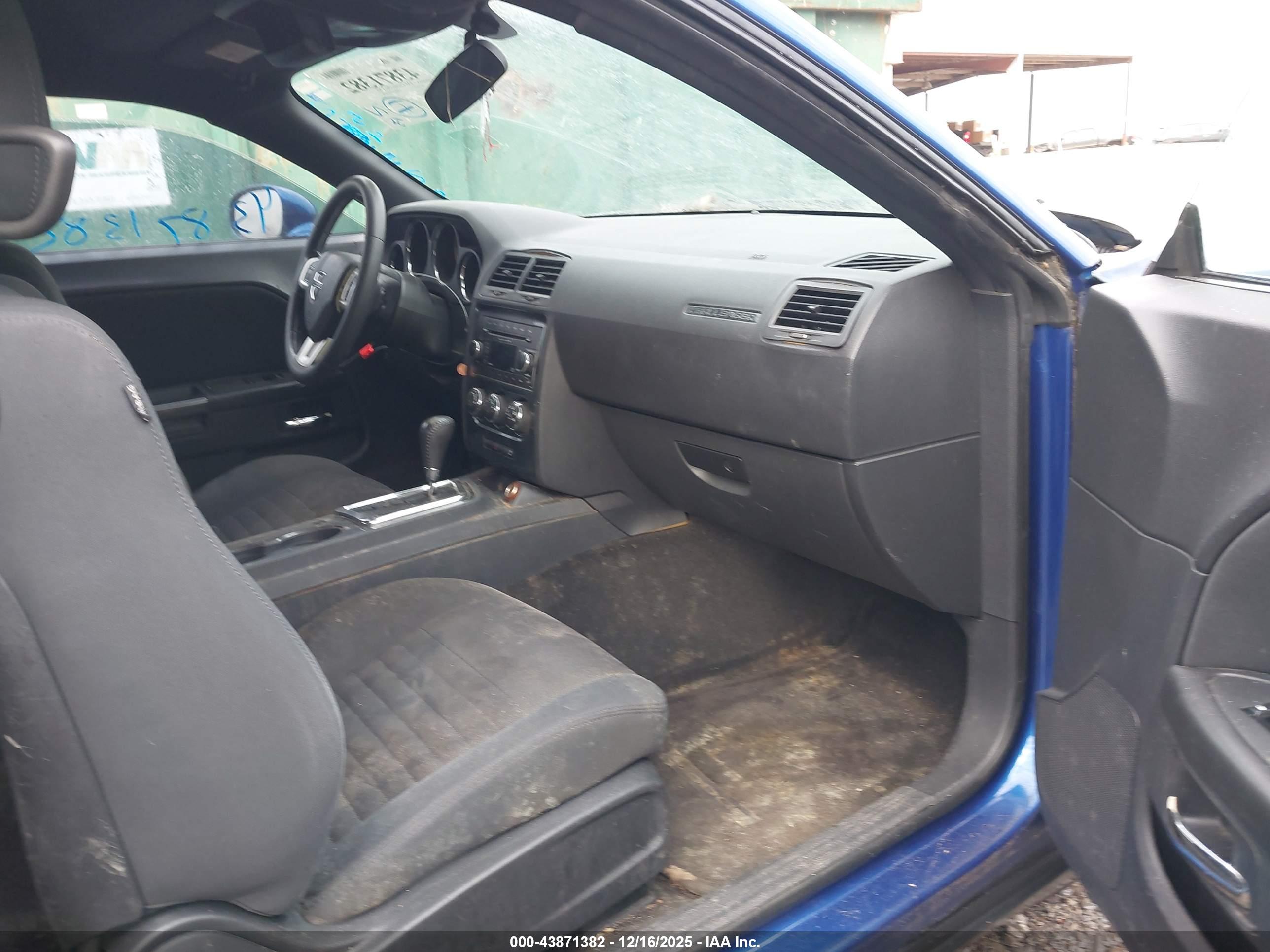 DODGE CHALLENGER image 5
