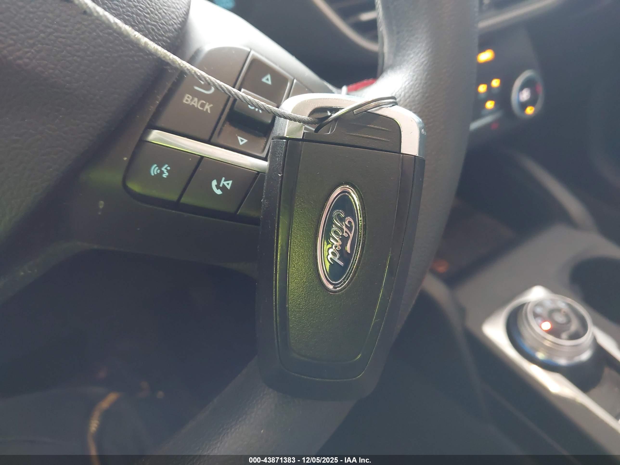 FORD ESCAPE image 11