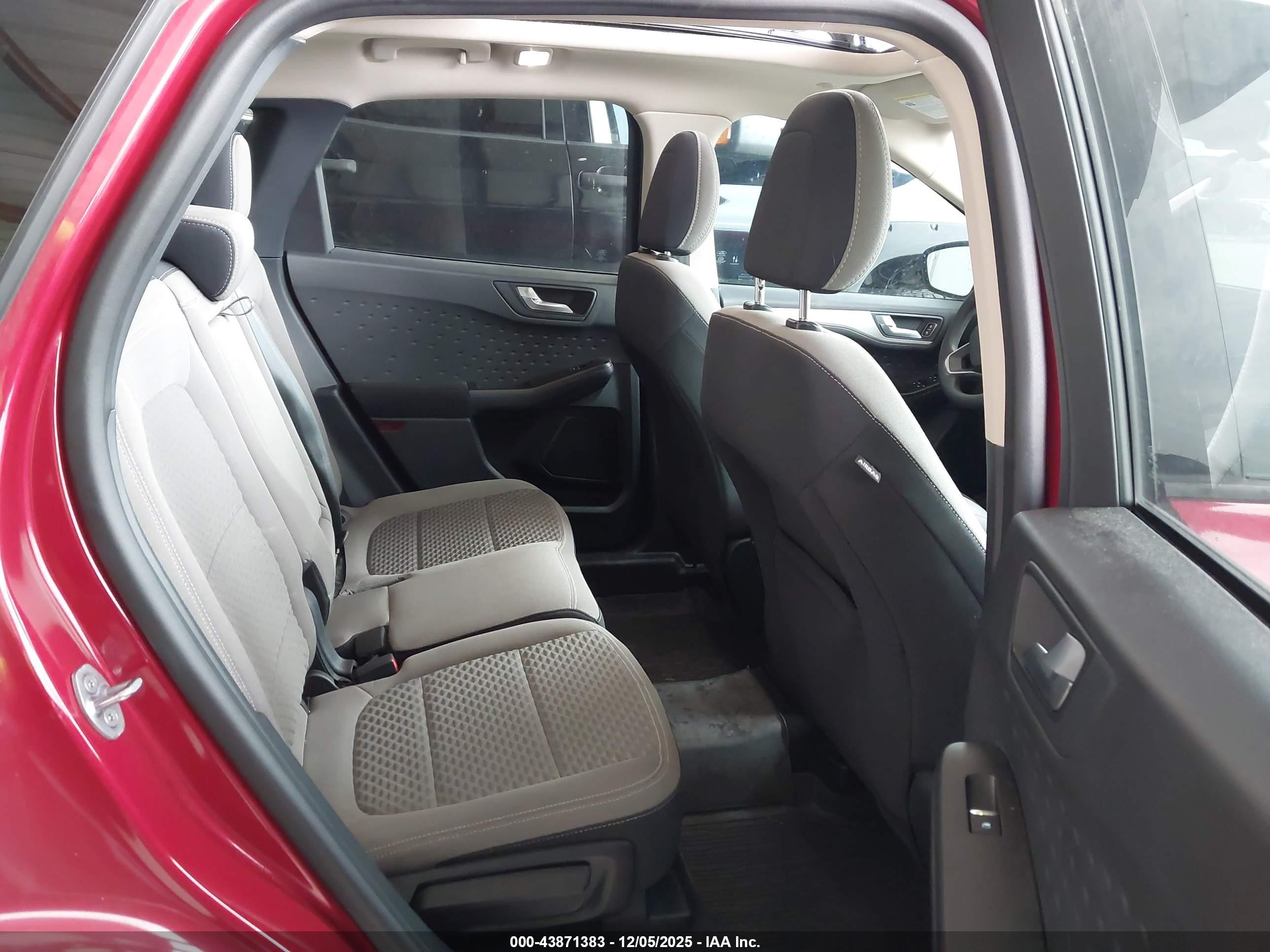 FORD ESCAPE image 8