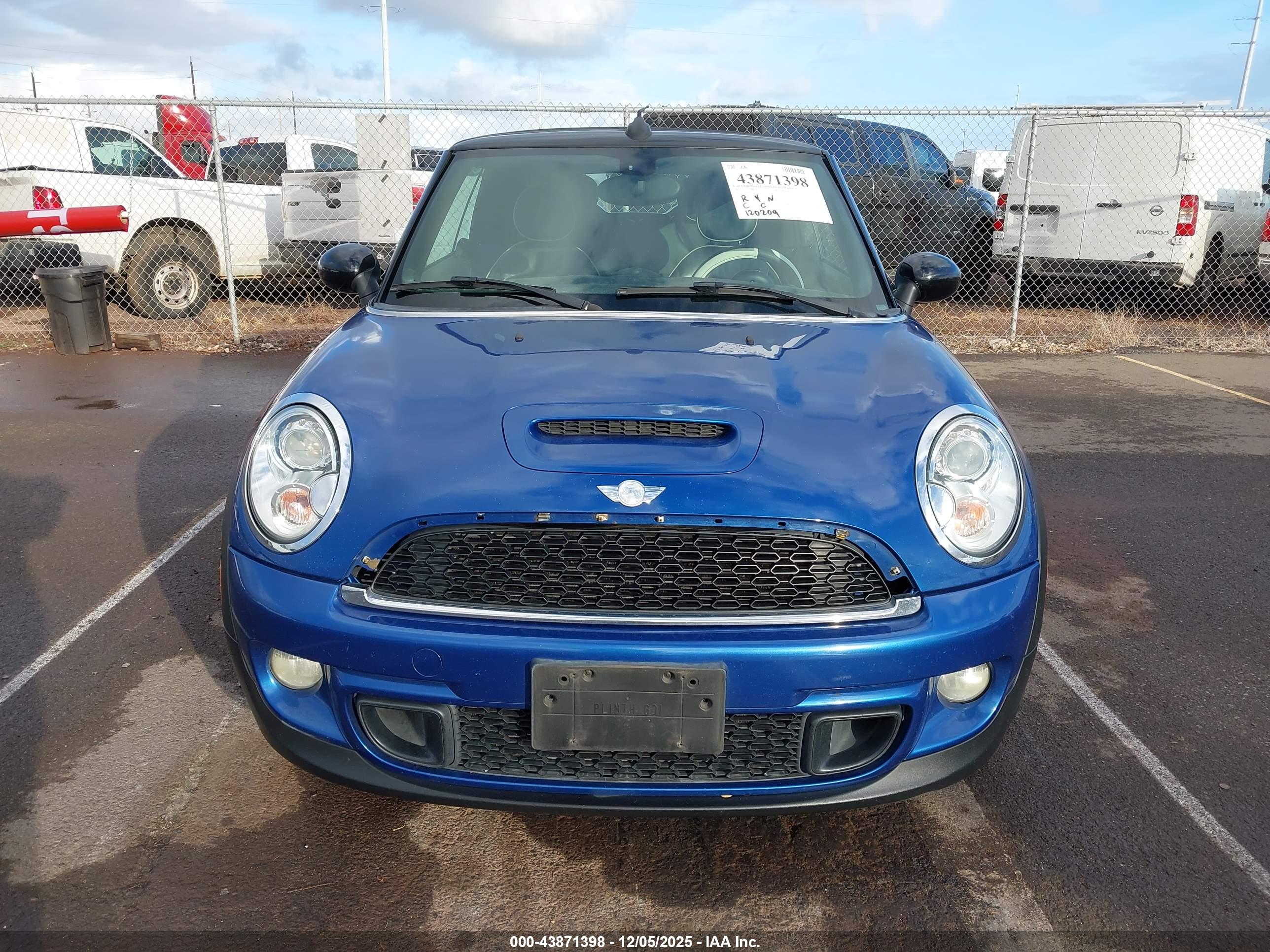 MINI CONVERTIBLE image 6