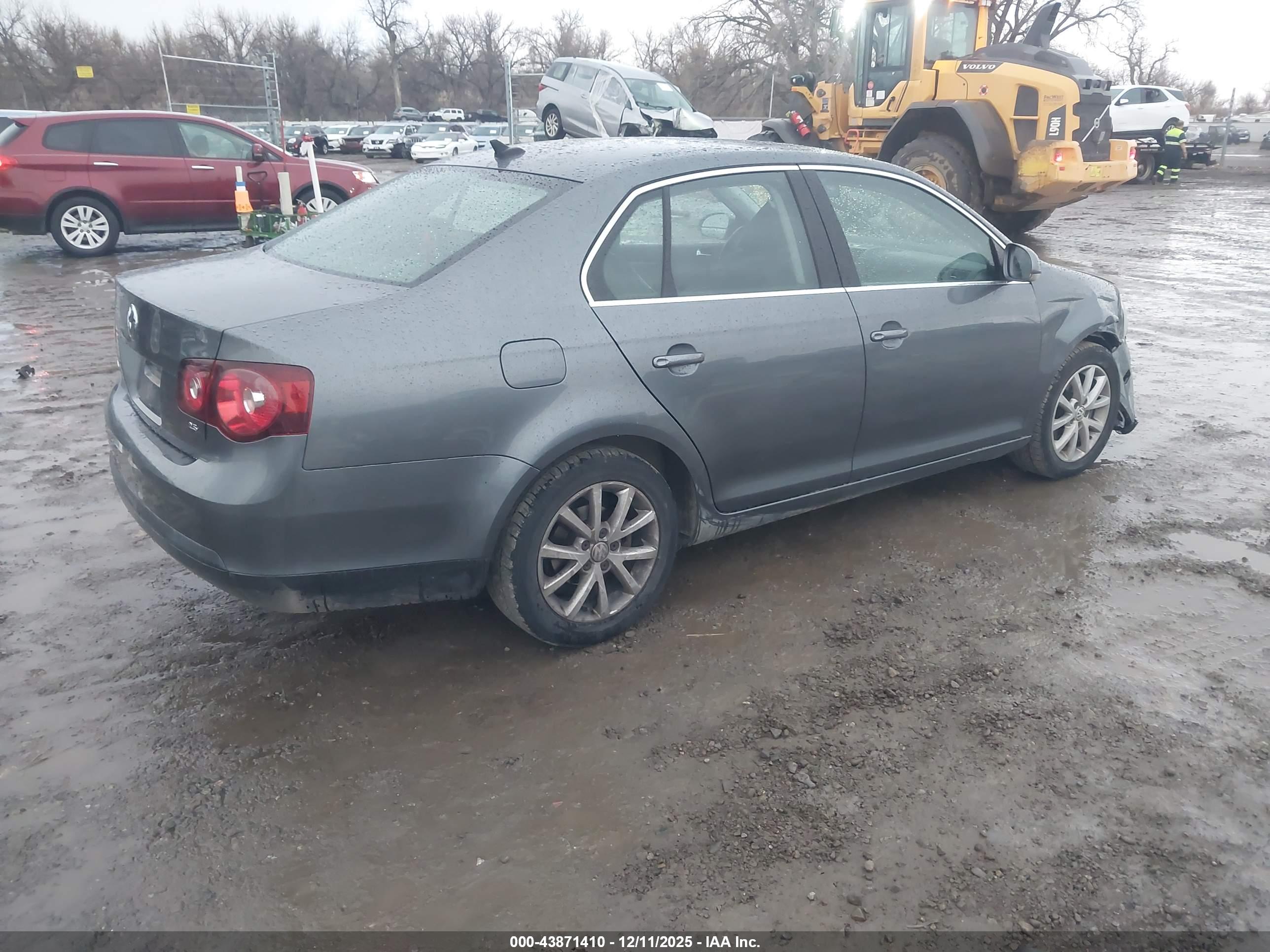 VOLKSWAGEN JETTA image 4