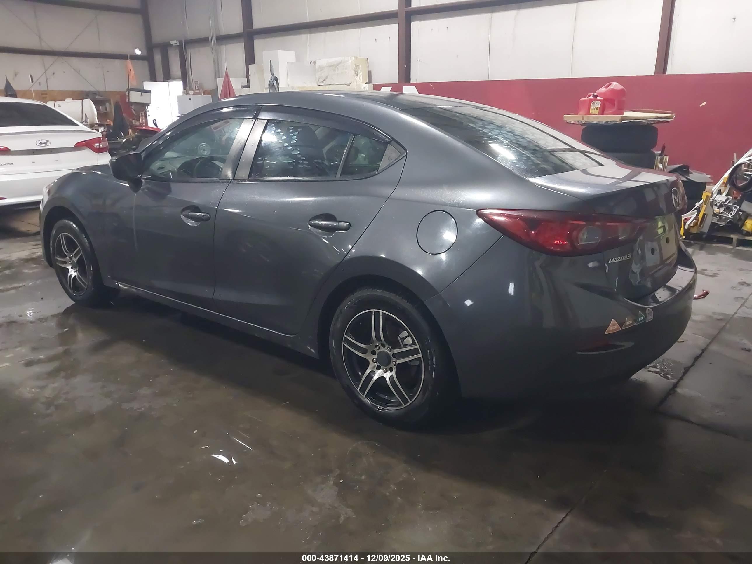 MAZDA MAZDA3 image 3