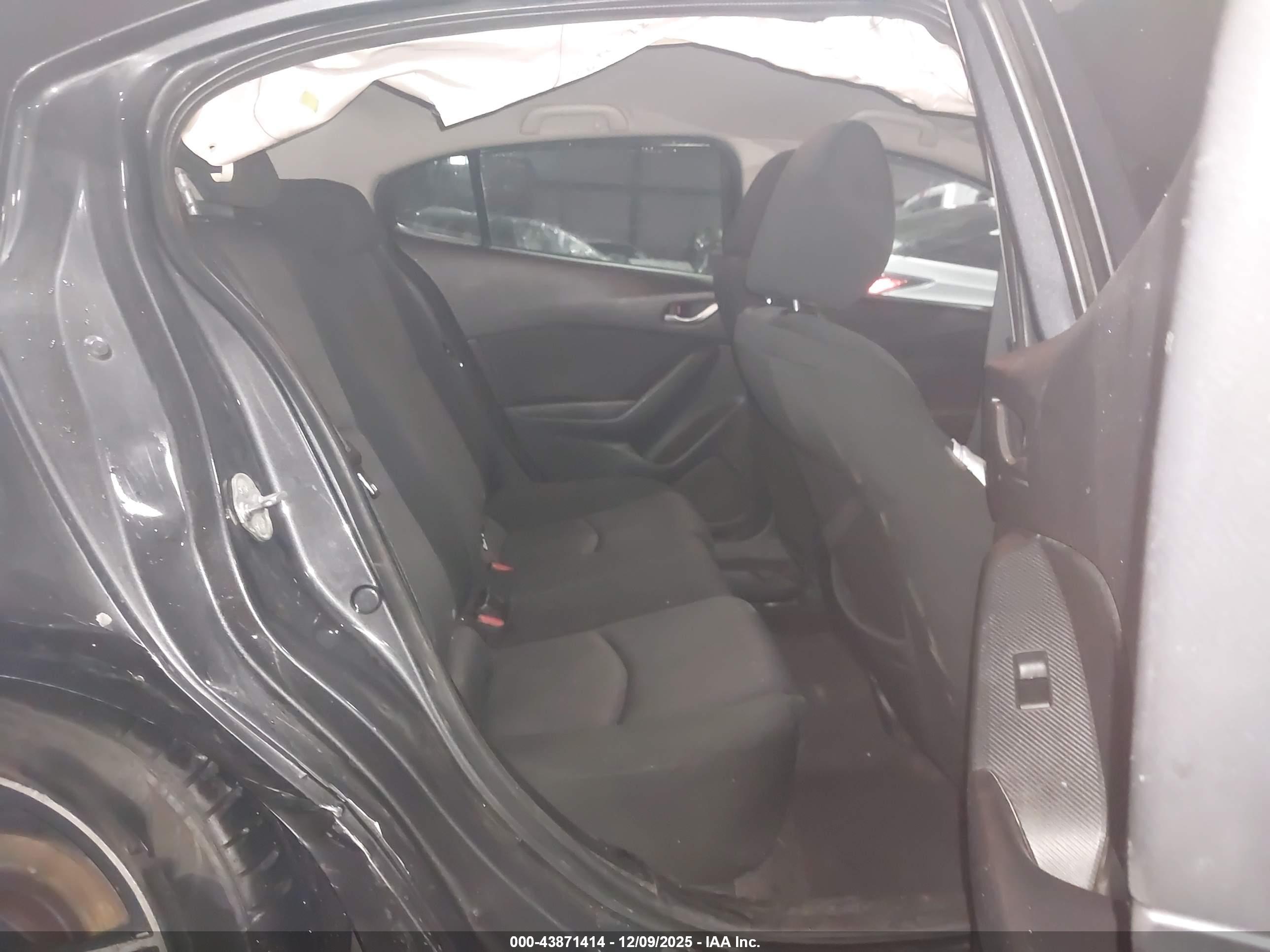 MAZDA MAZDA3 image 8