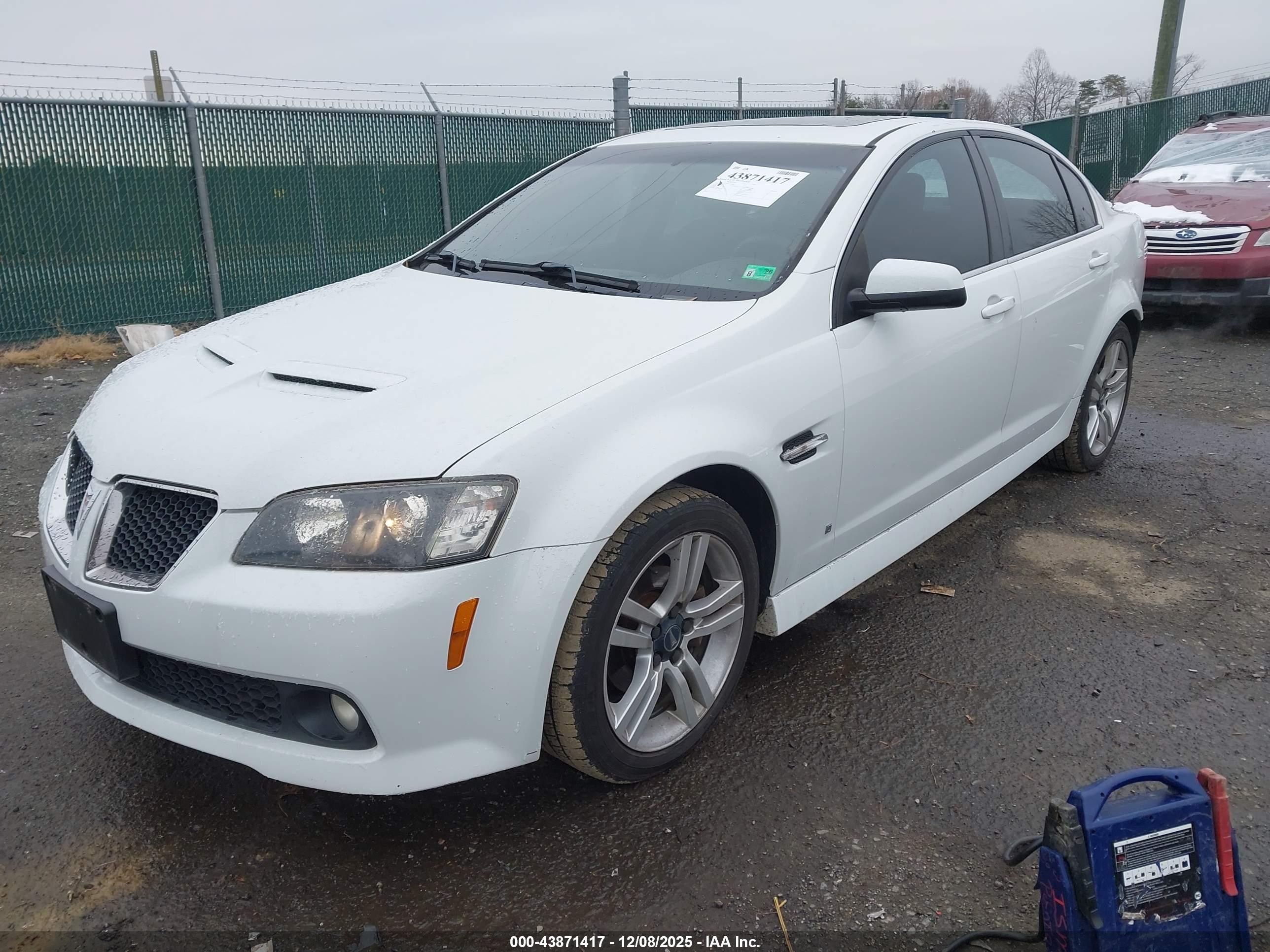 PONTIAC G8 image 2