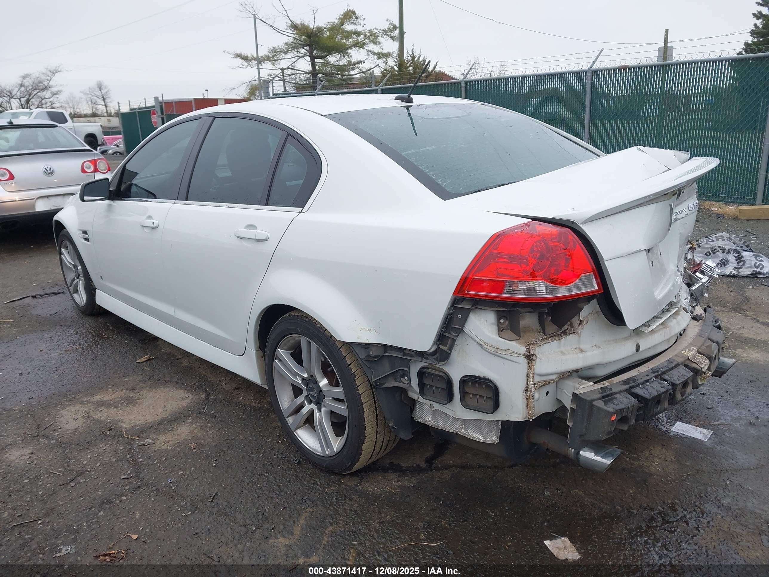 PONTIAC G8 image 3