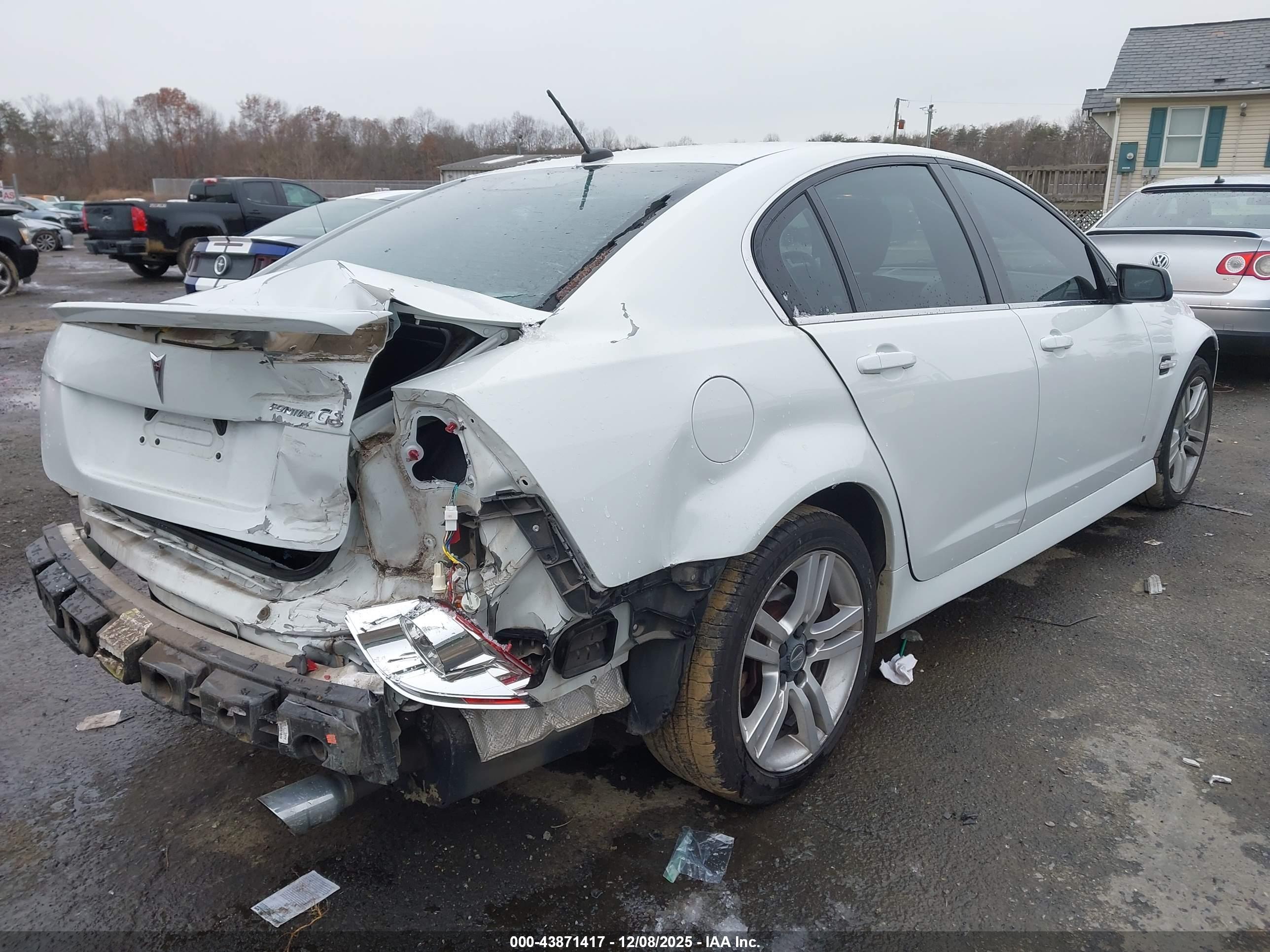 PONTIAC G8 image 4