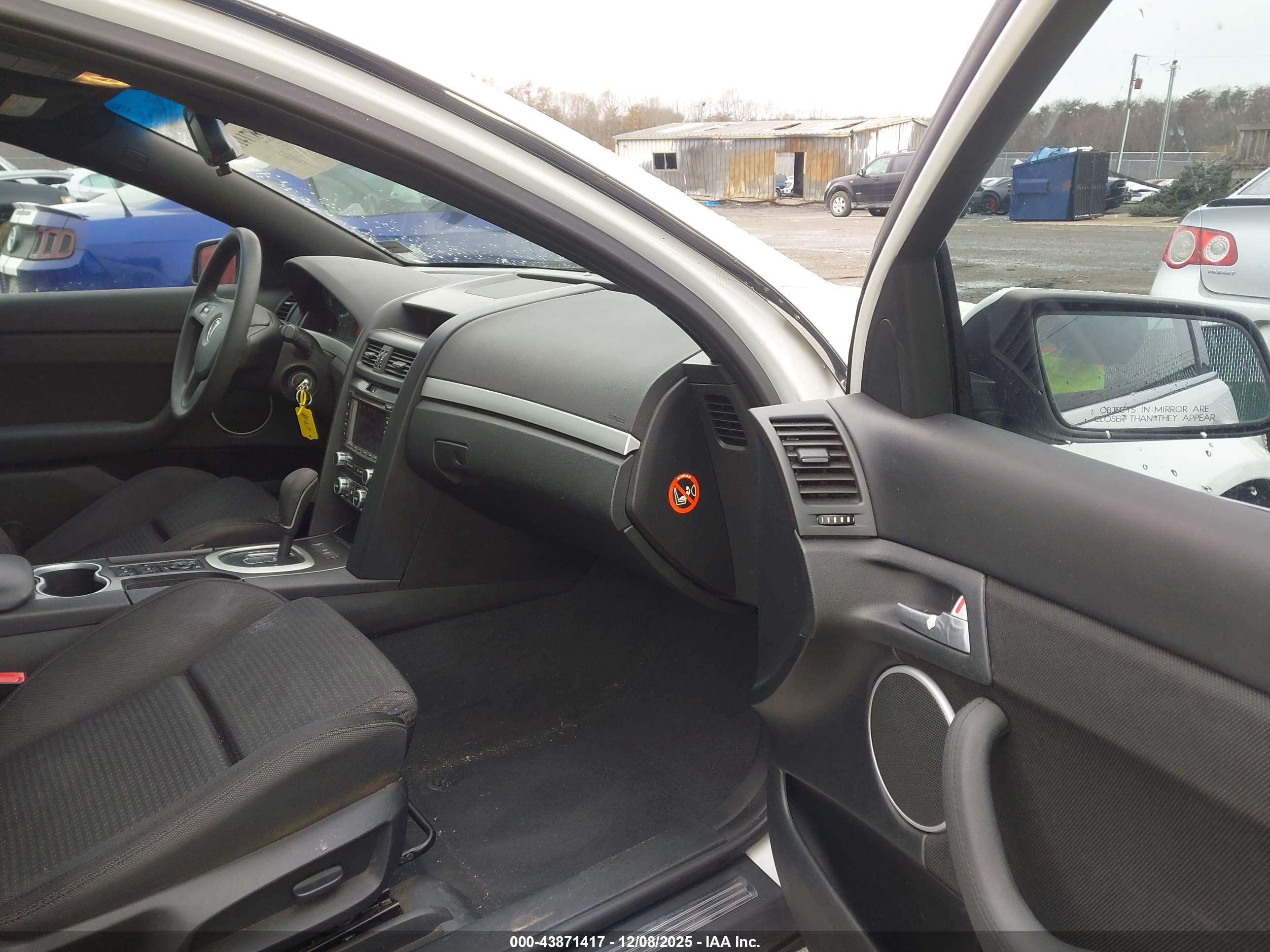 PONTIAC G8 image 5