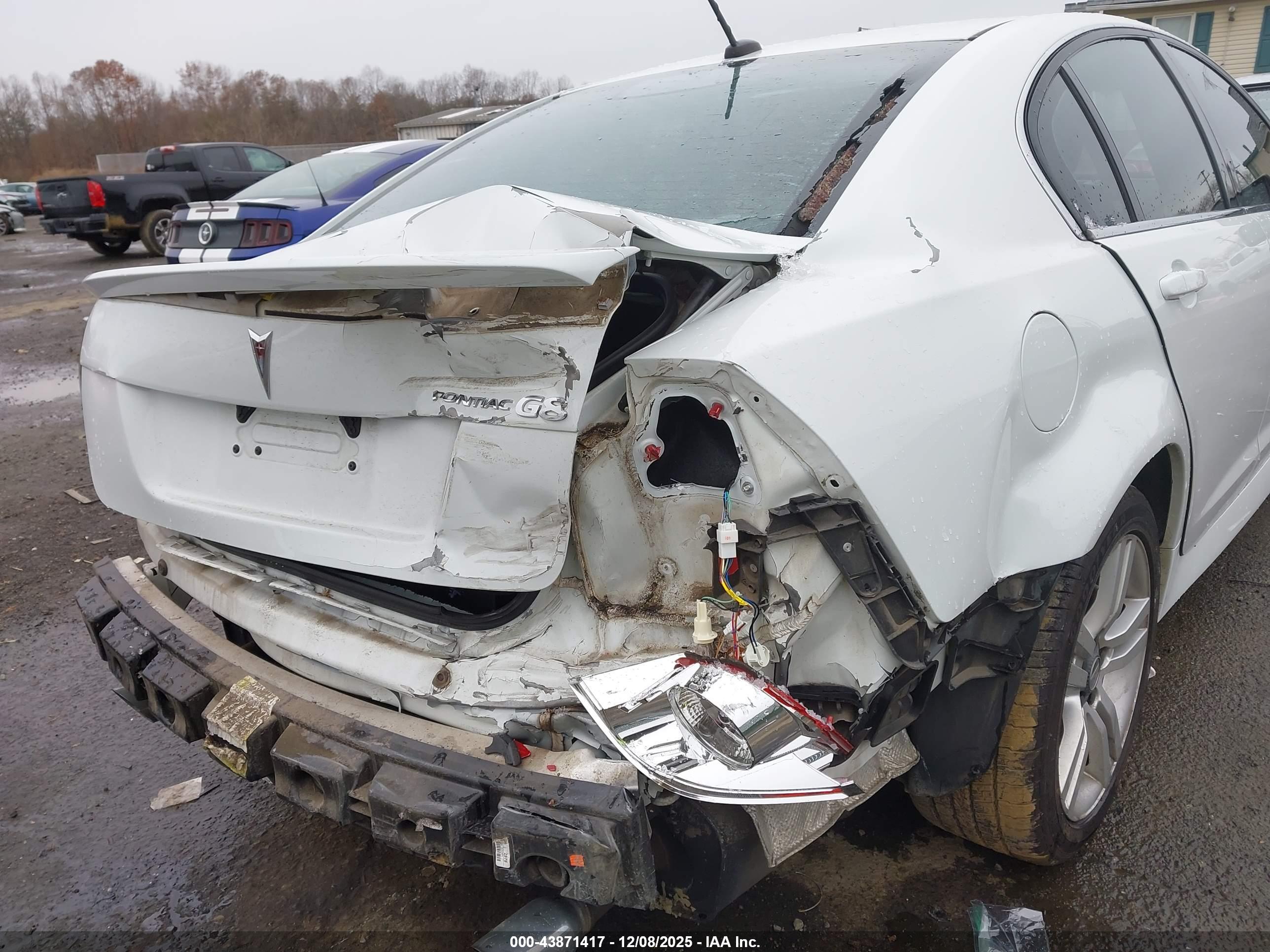 PONTIAC G8 image 6