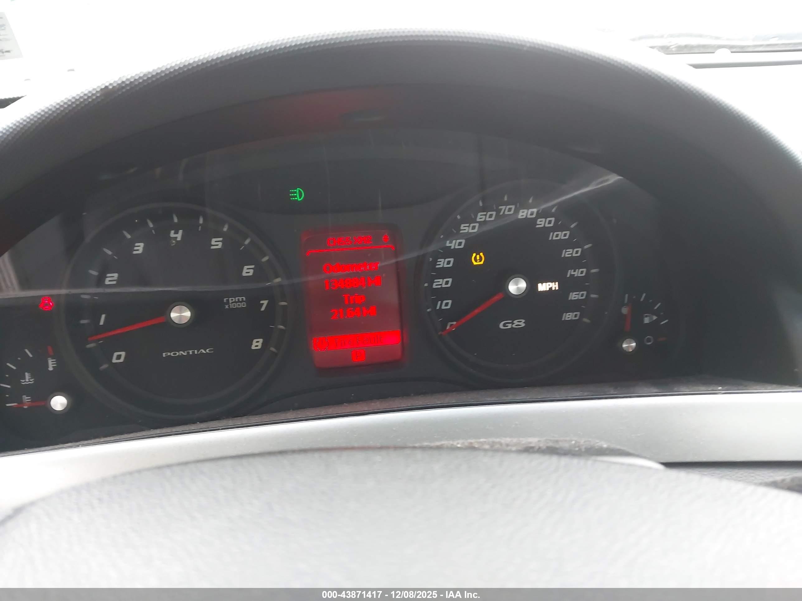 PONTIAC G8 image 7