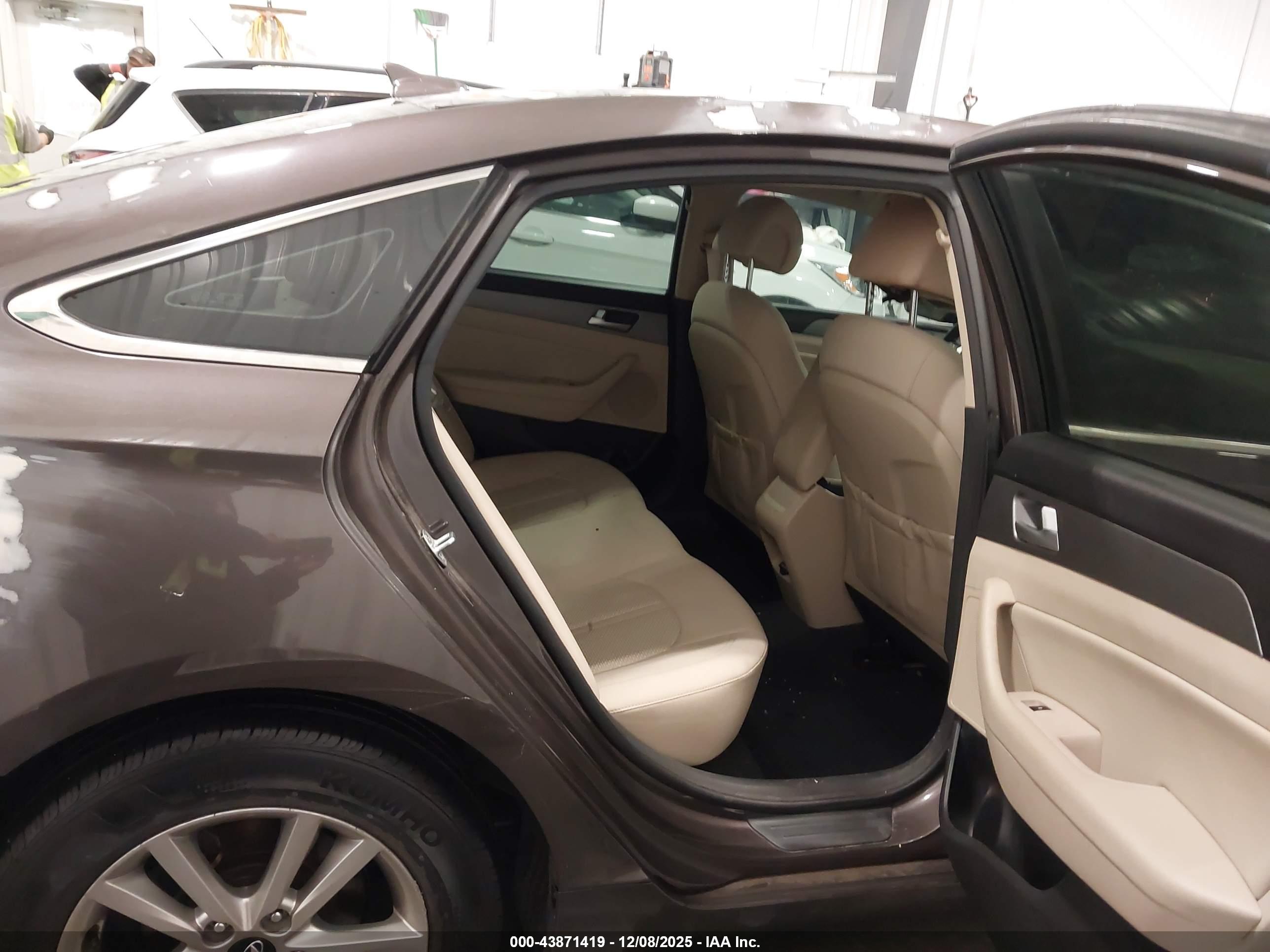 HYUNDAI SONATA image 8