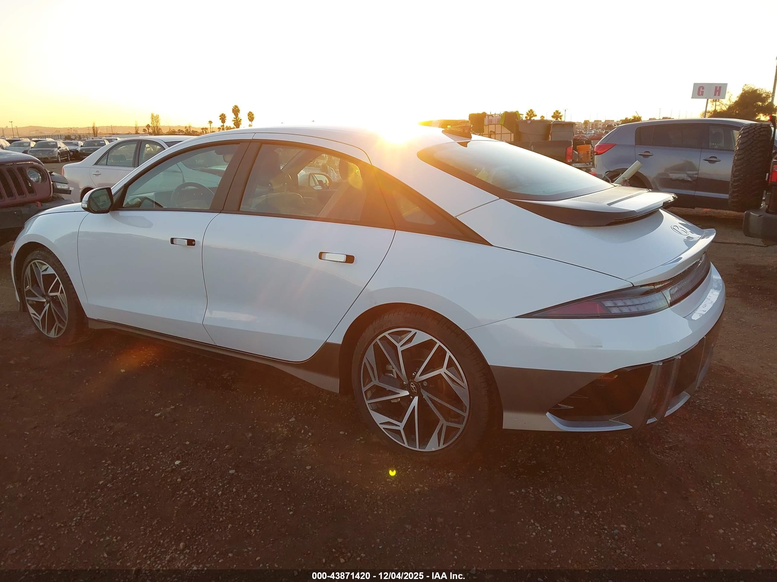 HYUNDAI IONIQ image 3