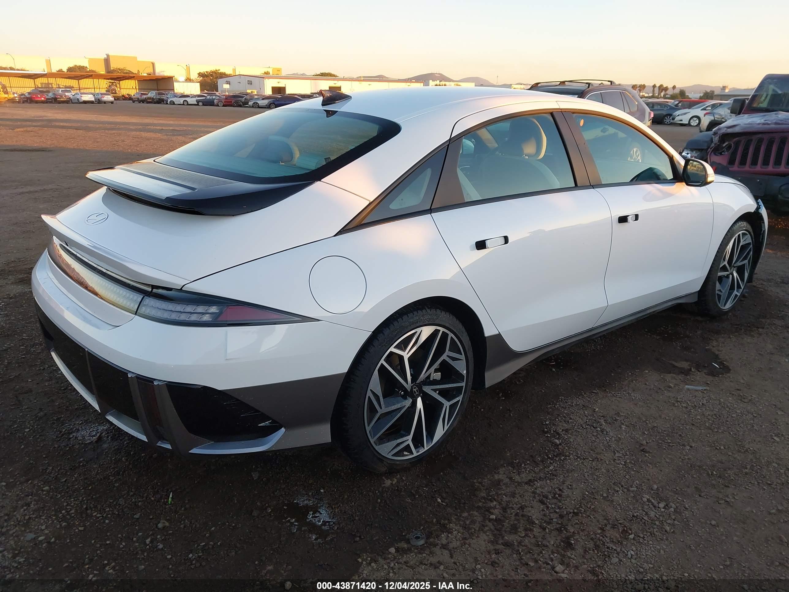 HYUNDAI IONIQ image 4
